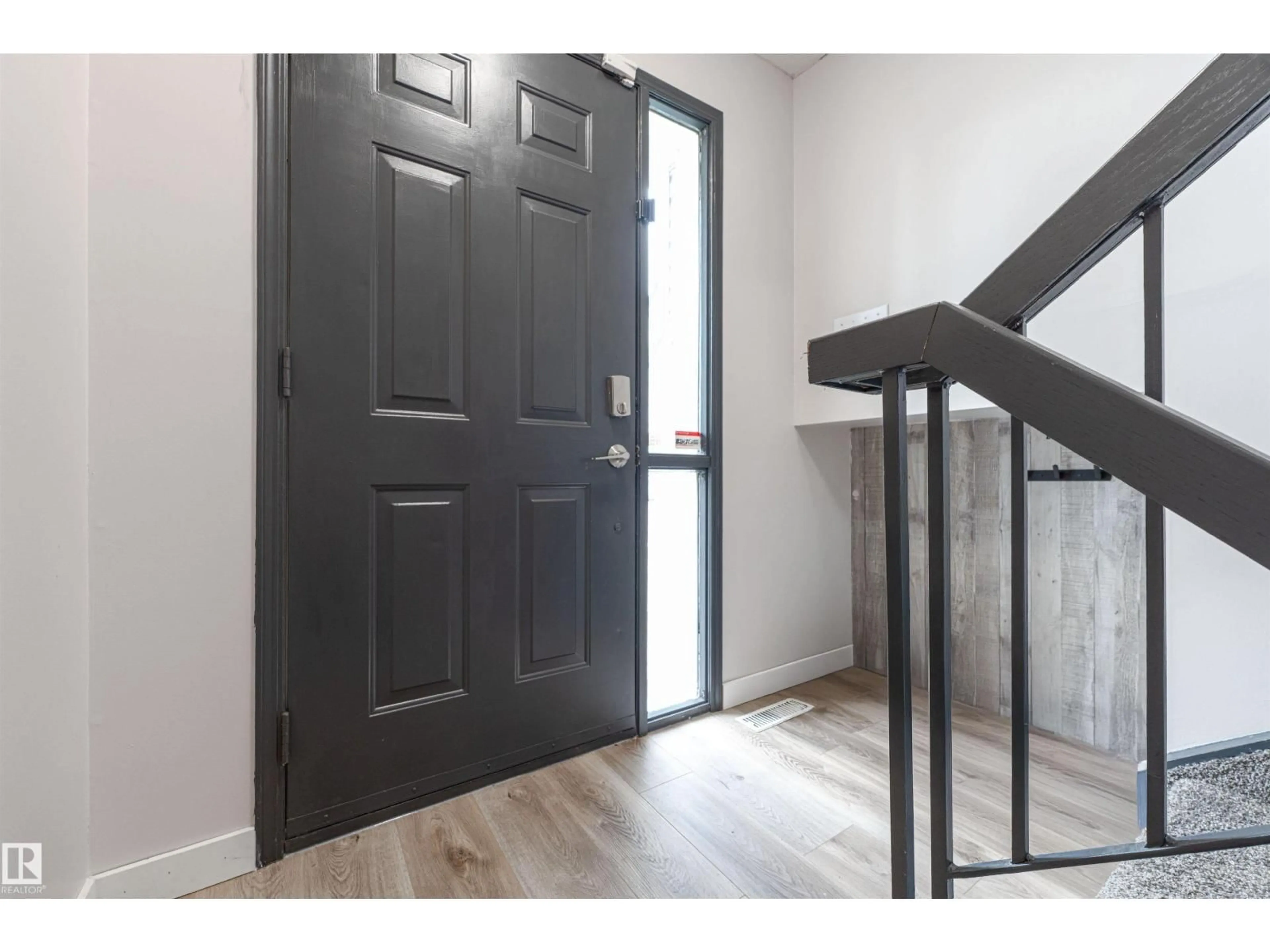 Indoor entryway for 10013 103 ST, Fort Saskatchewan Alberta T8L2E1
