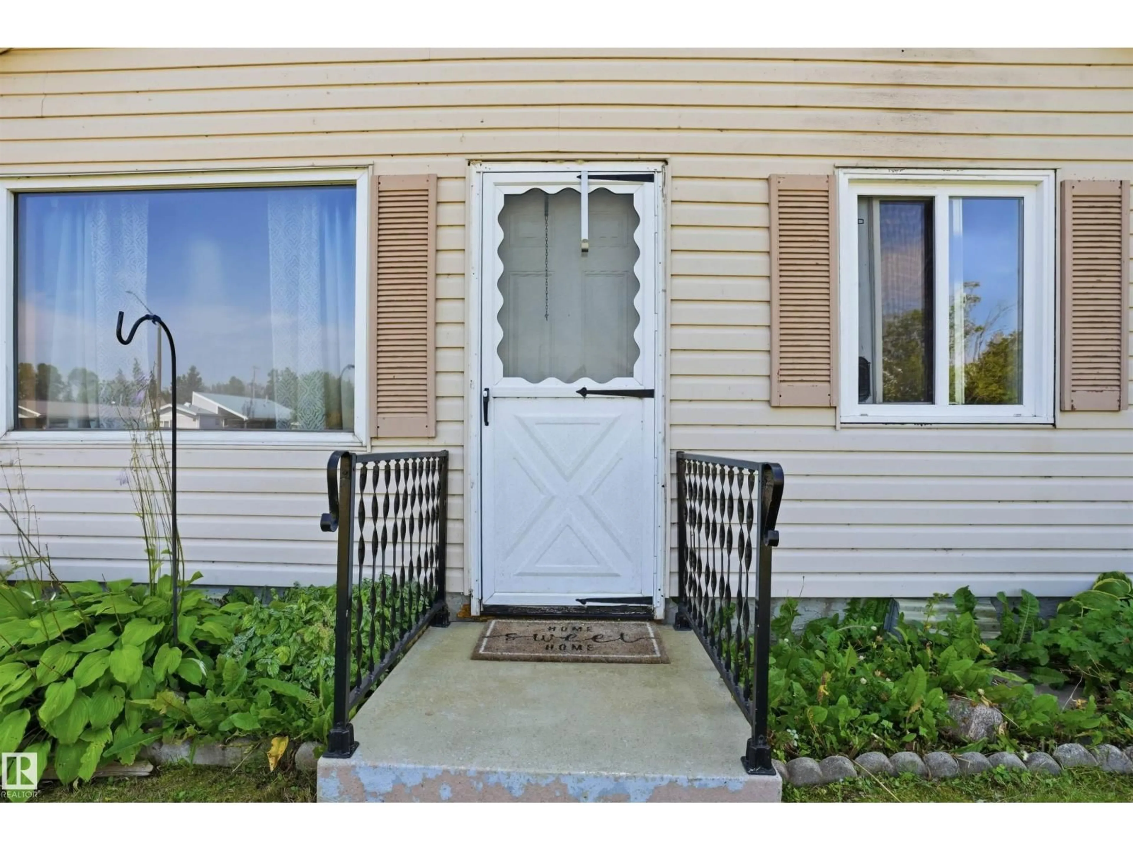 Indoor entryway for 4741 51 AVE, Wildwood Alberta T0E2M0