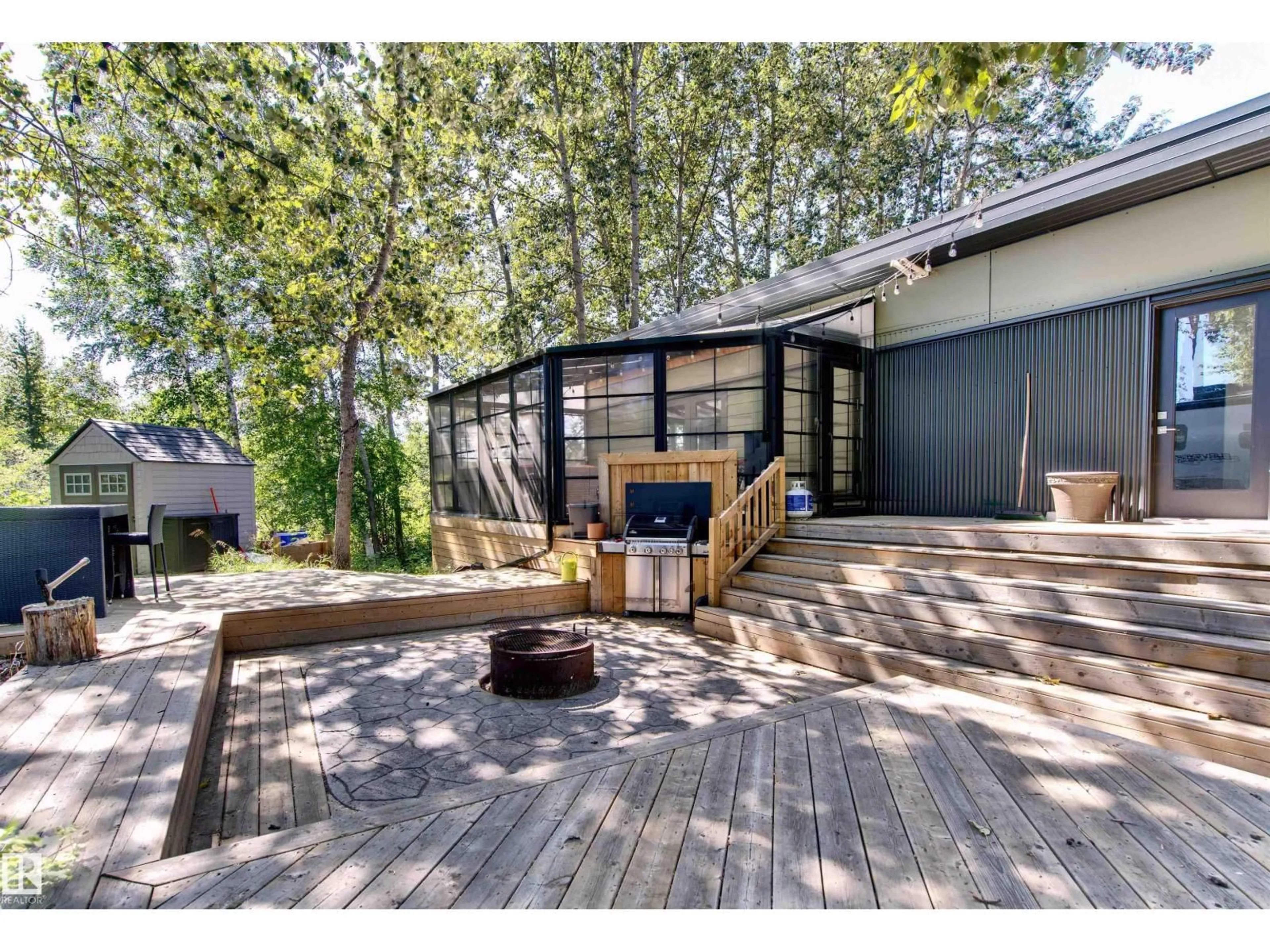 Patio, unknown for 51010 - 16 RANGE ROAD 264, Rural Parkland County Alberta T7Y1E2