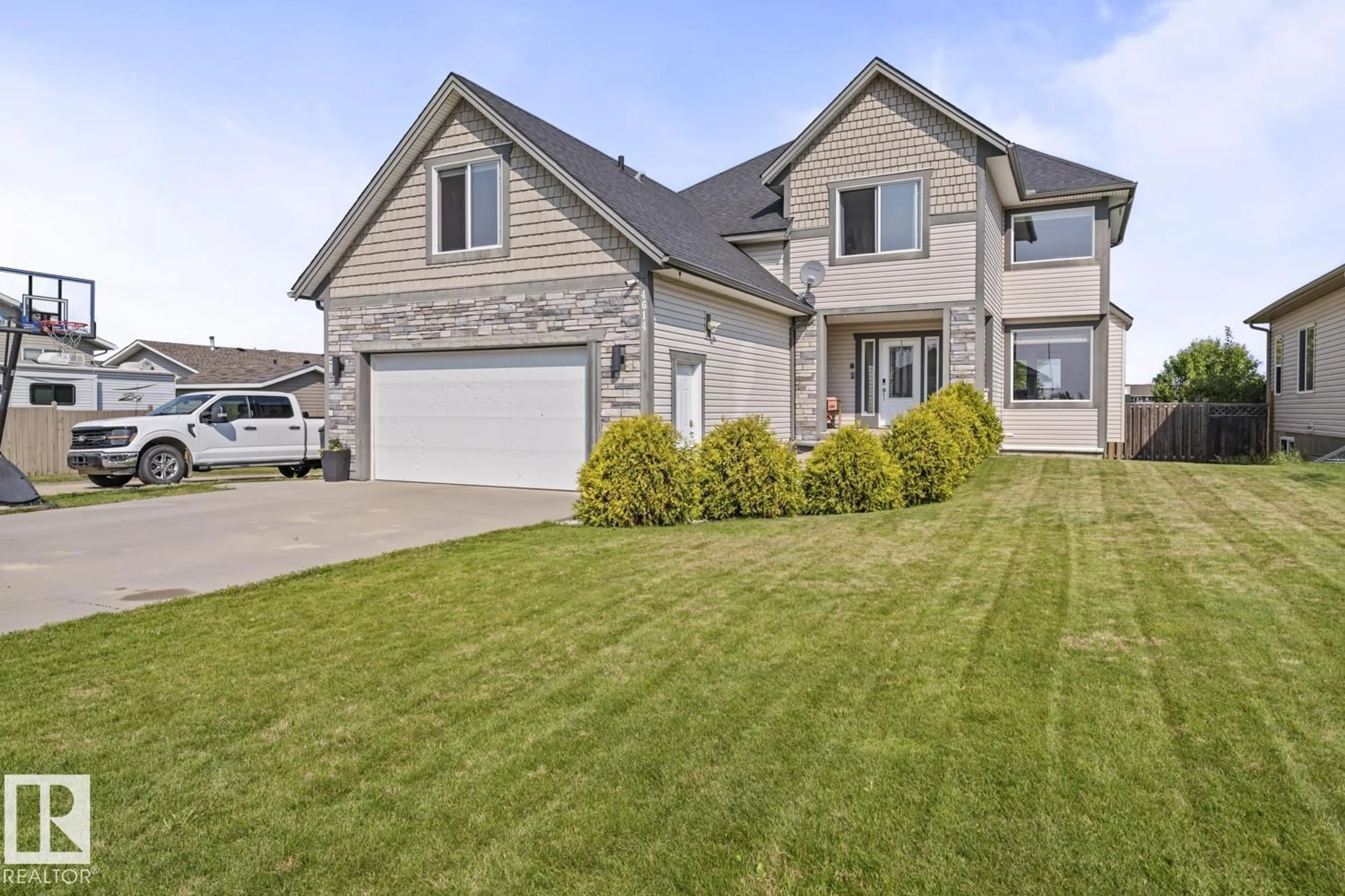 Home with vinyl exterior material, street for 4614 62 AV, Cold Lake Alberta T9M2B5