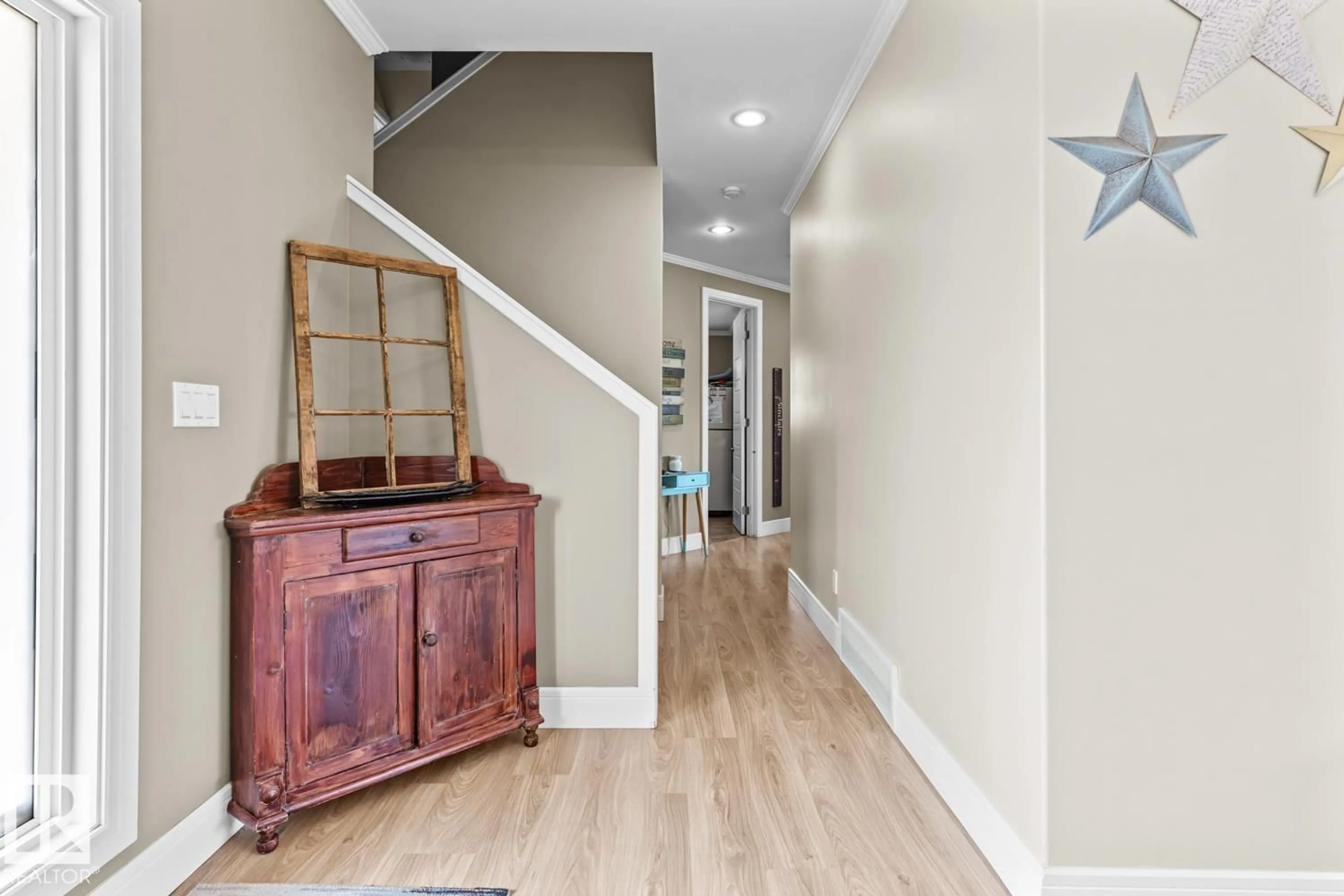 Indoor entryway for 4614 62 AV, Cold Lake Alberta T9M2B5