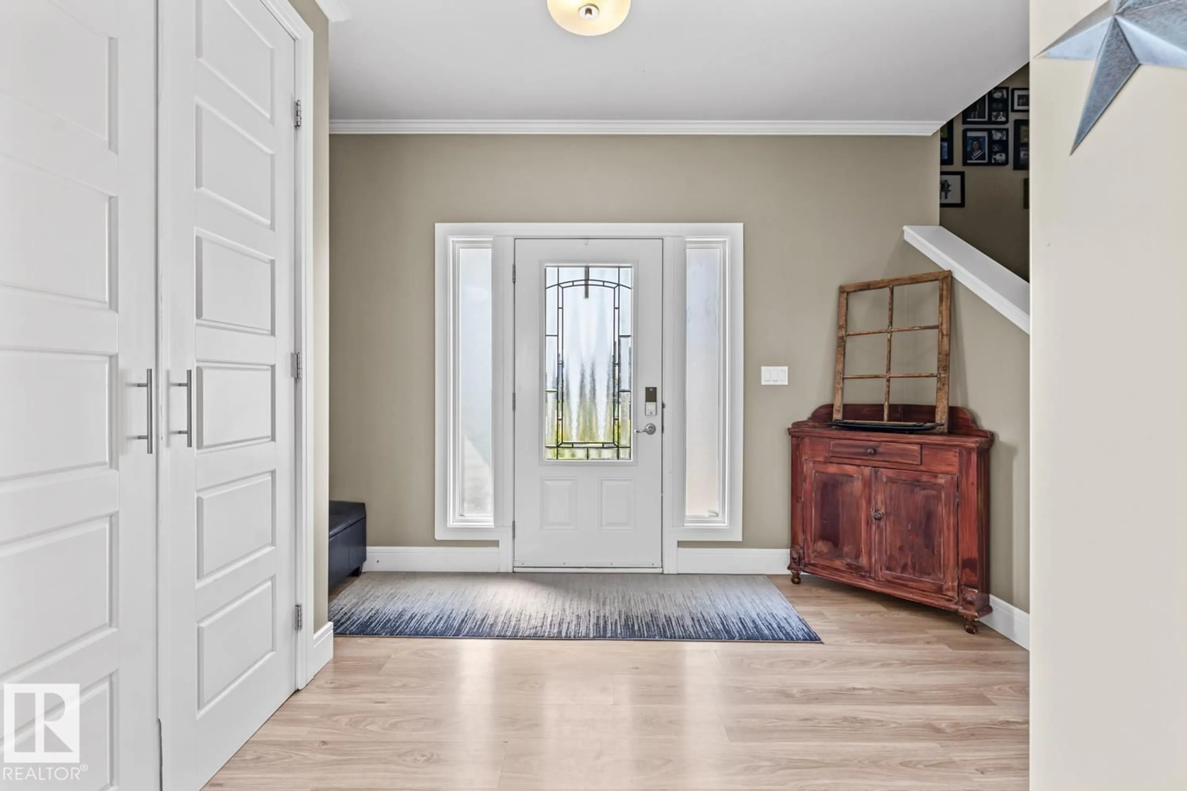 Indoor entryway for 4614 62 AV, Cold Lake Alberta T9M2B5