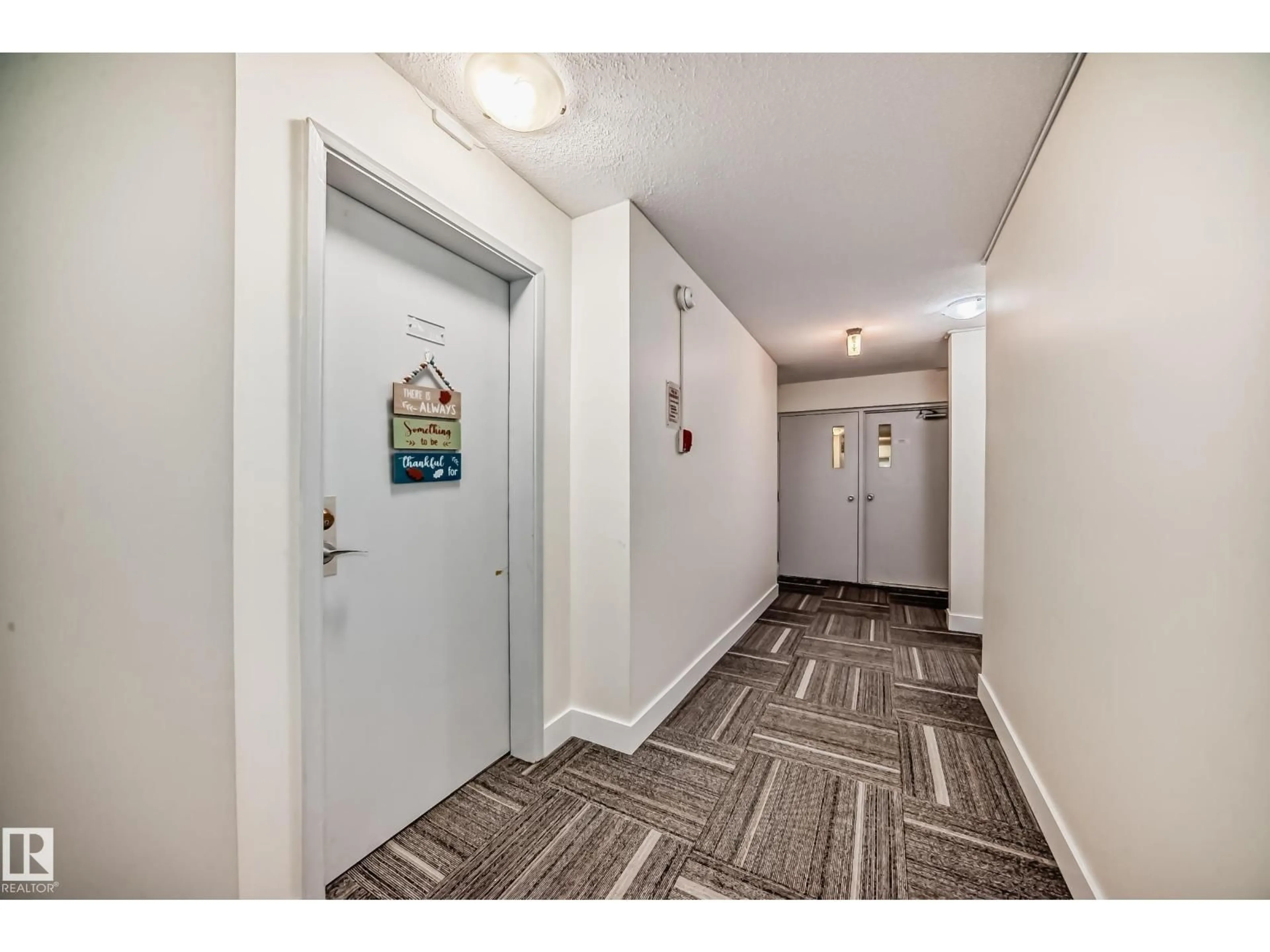 Indoor foyer for 206 - 7220 144 AV, Edmonton Alberta T5C3E4