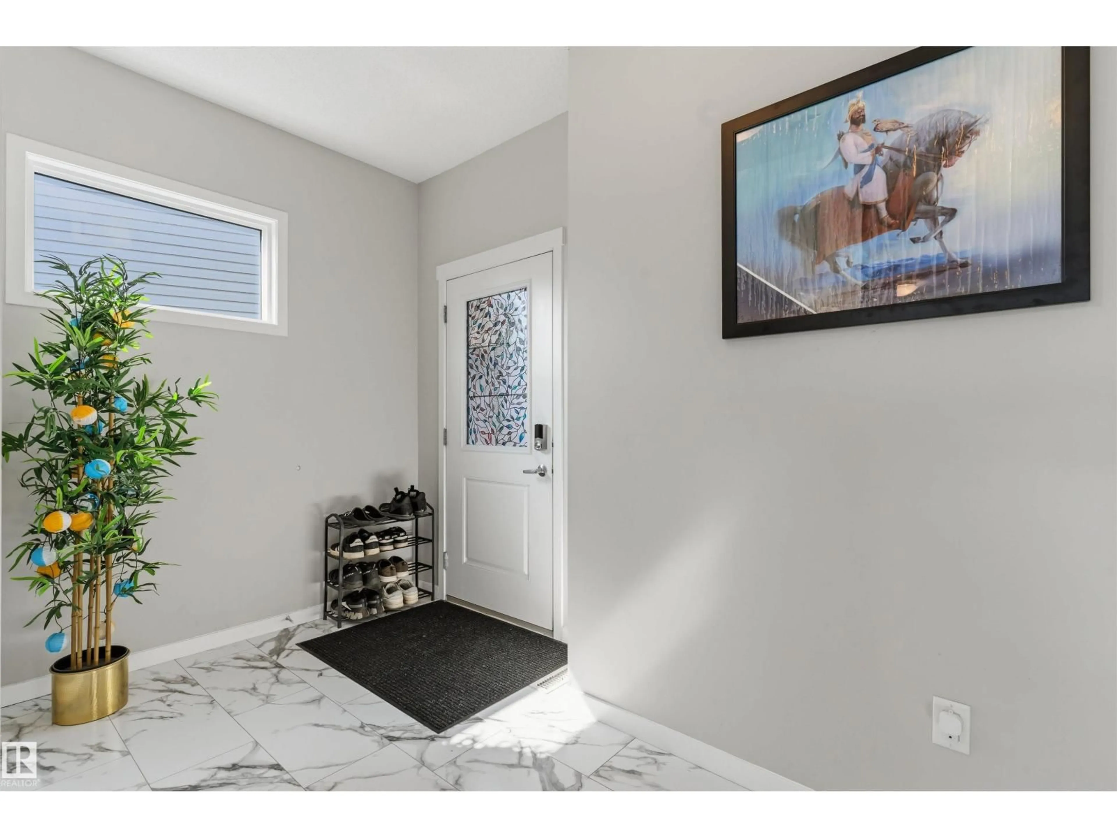 Indoor entryway for 1103 26 AV, Edmonton Alberta T6T0V9