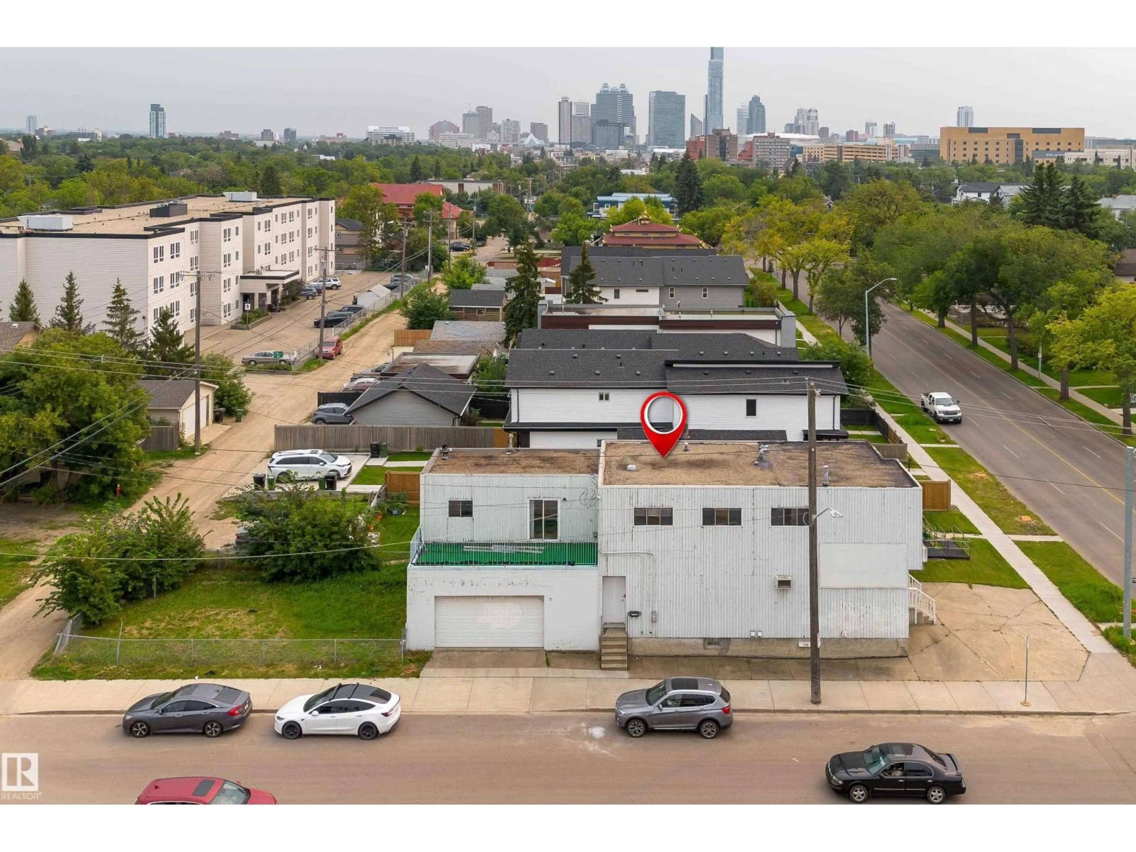 A pic from outside/outdoor area/front of a property/back of a property/a pic from drone, city buildings view from balcony for 11451 101 ST, Edmonton Alberta T5G2A9