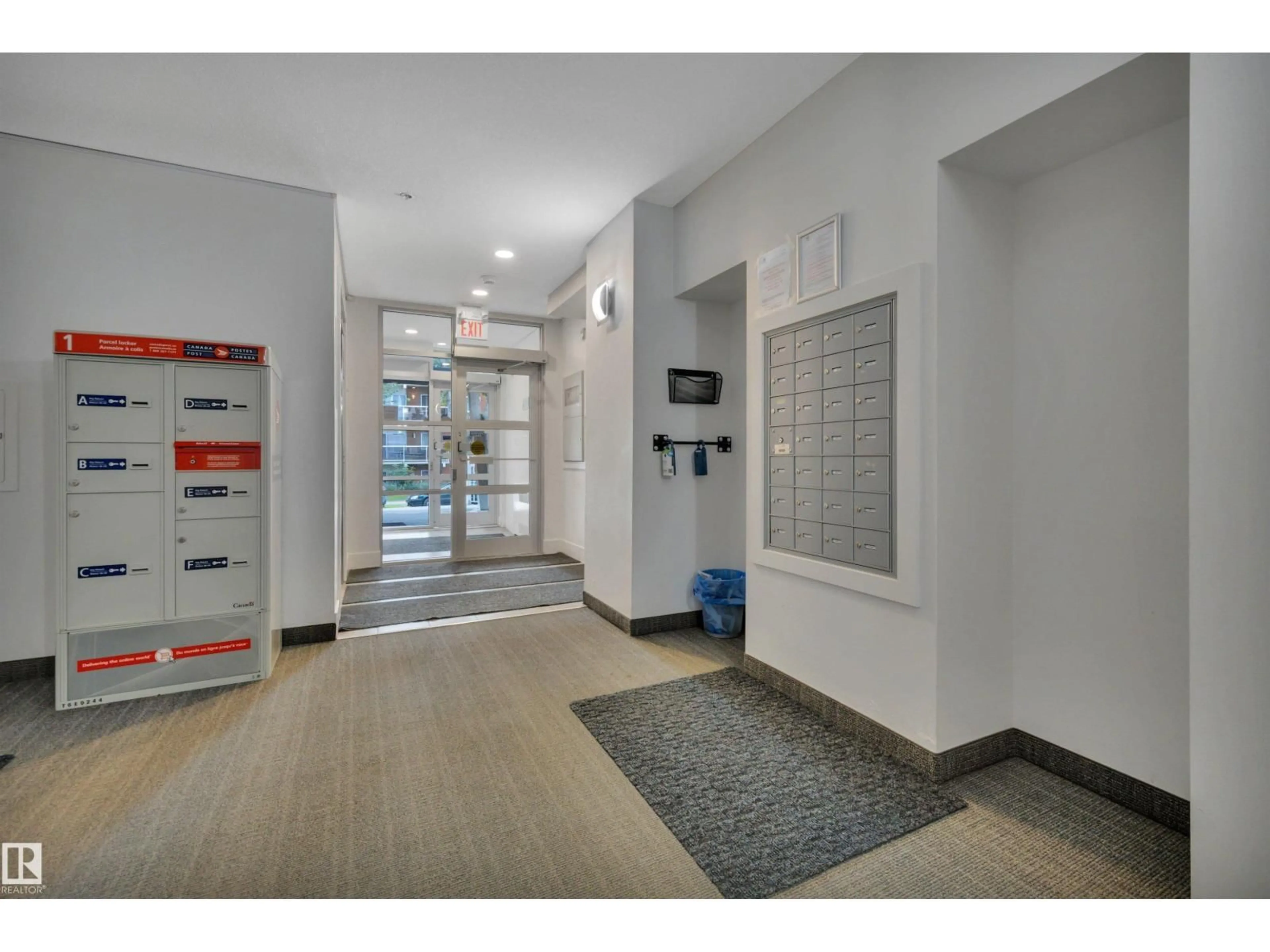 Indoor foyer for 105 - 10030 83 AV, Edmonton Alberta T6E2C2