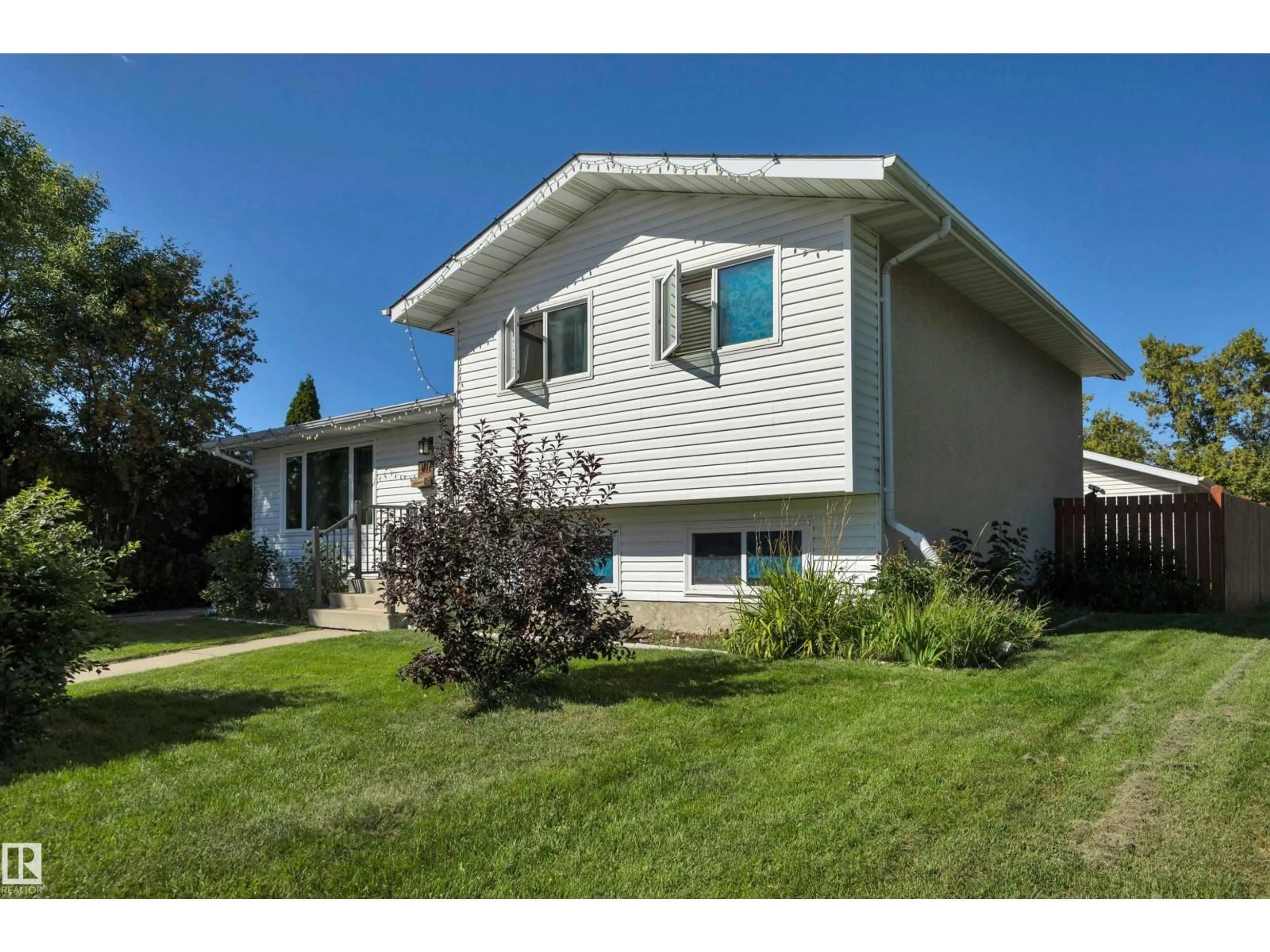 Home with vinyl exterior material, street for 5002 57 AV, Leduc Alberta T9E5S3