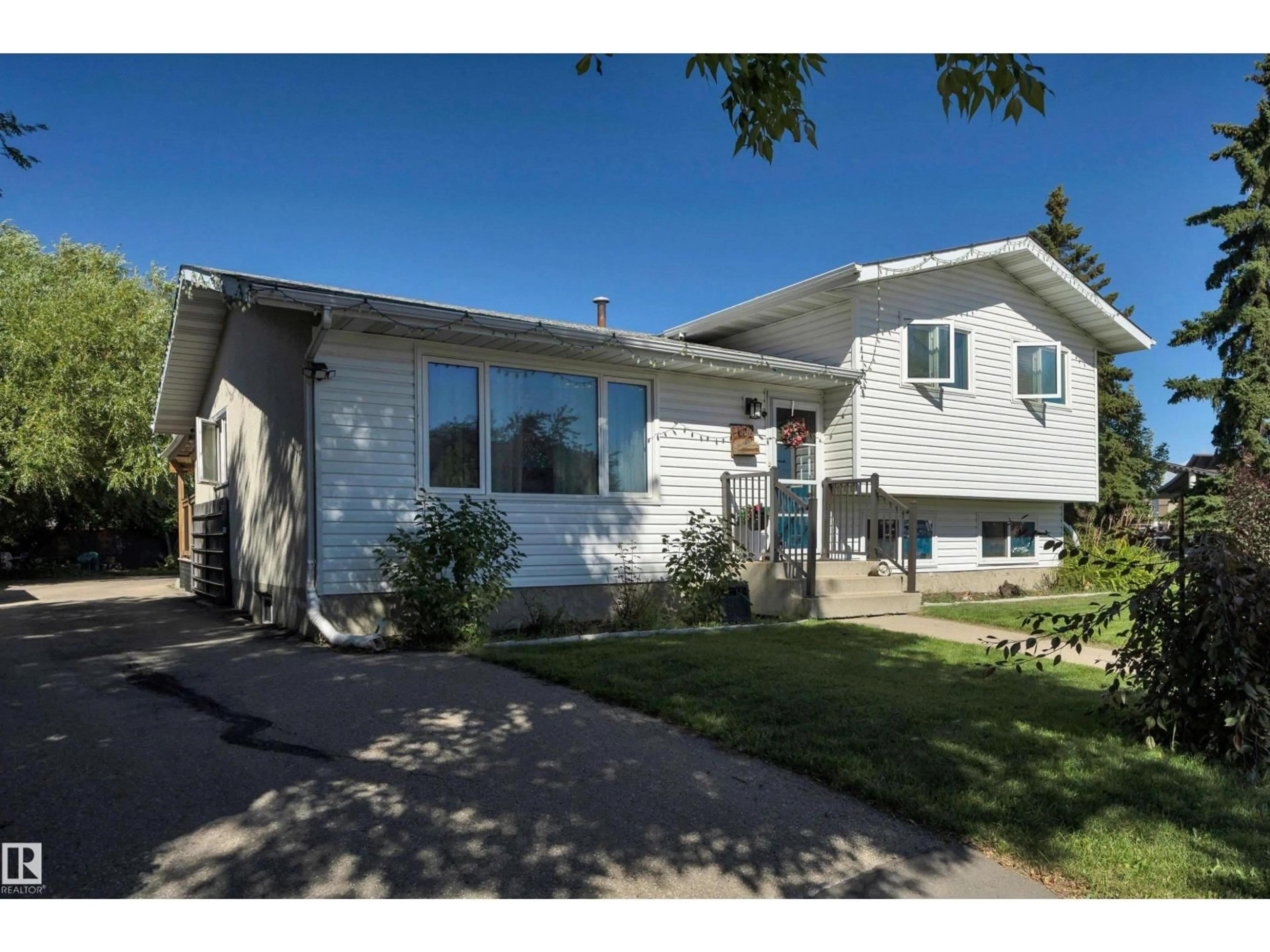 Home with vinyl exterior material, street for 5002 57 AV, Leduc Alberta T9E5S3