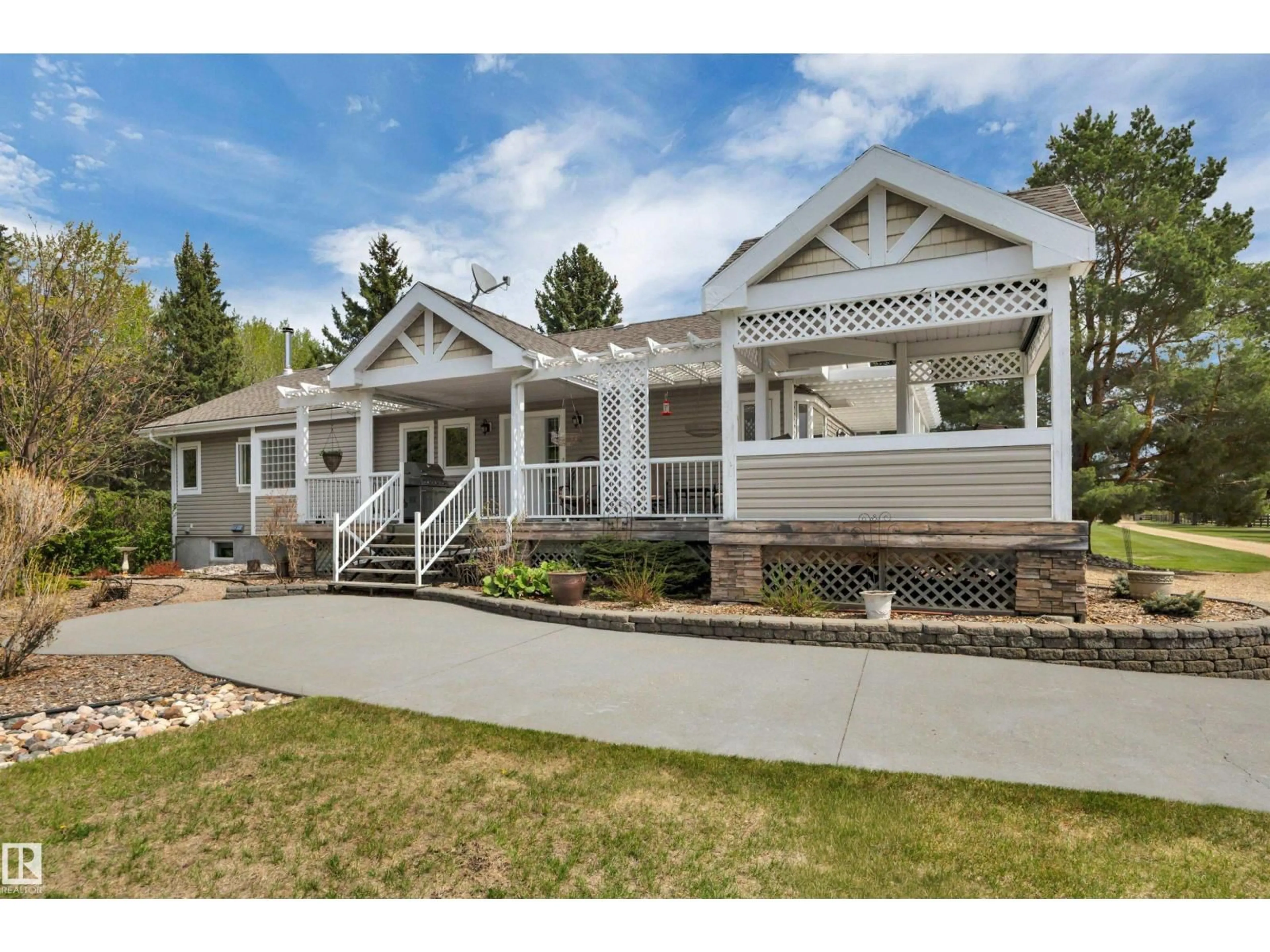 Home with vinyl exterior material, mountain view for 233 - 464012 A RGE ROAD ROAD, Rural Wetaskiwin County Alberta T9A1X1