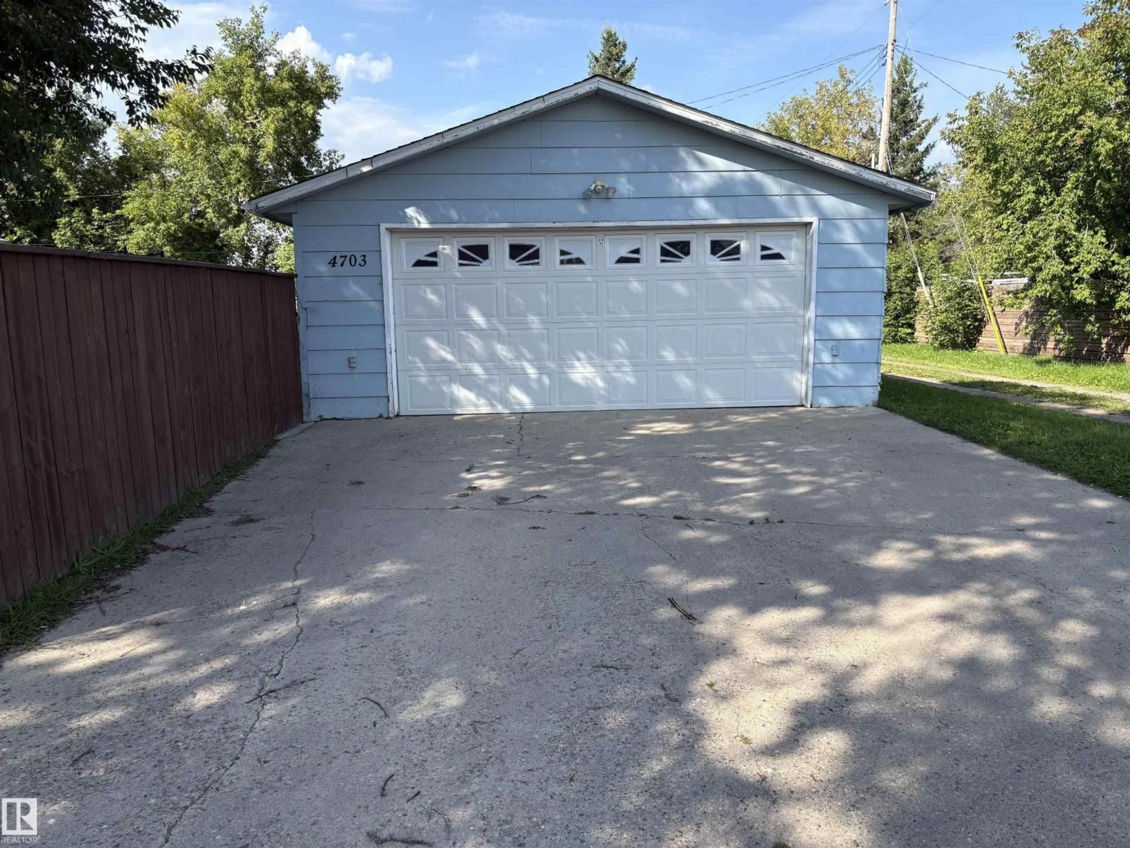 Indoor garage for 4703 59 ST, Cold Lake Alberta T9M1T8