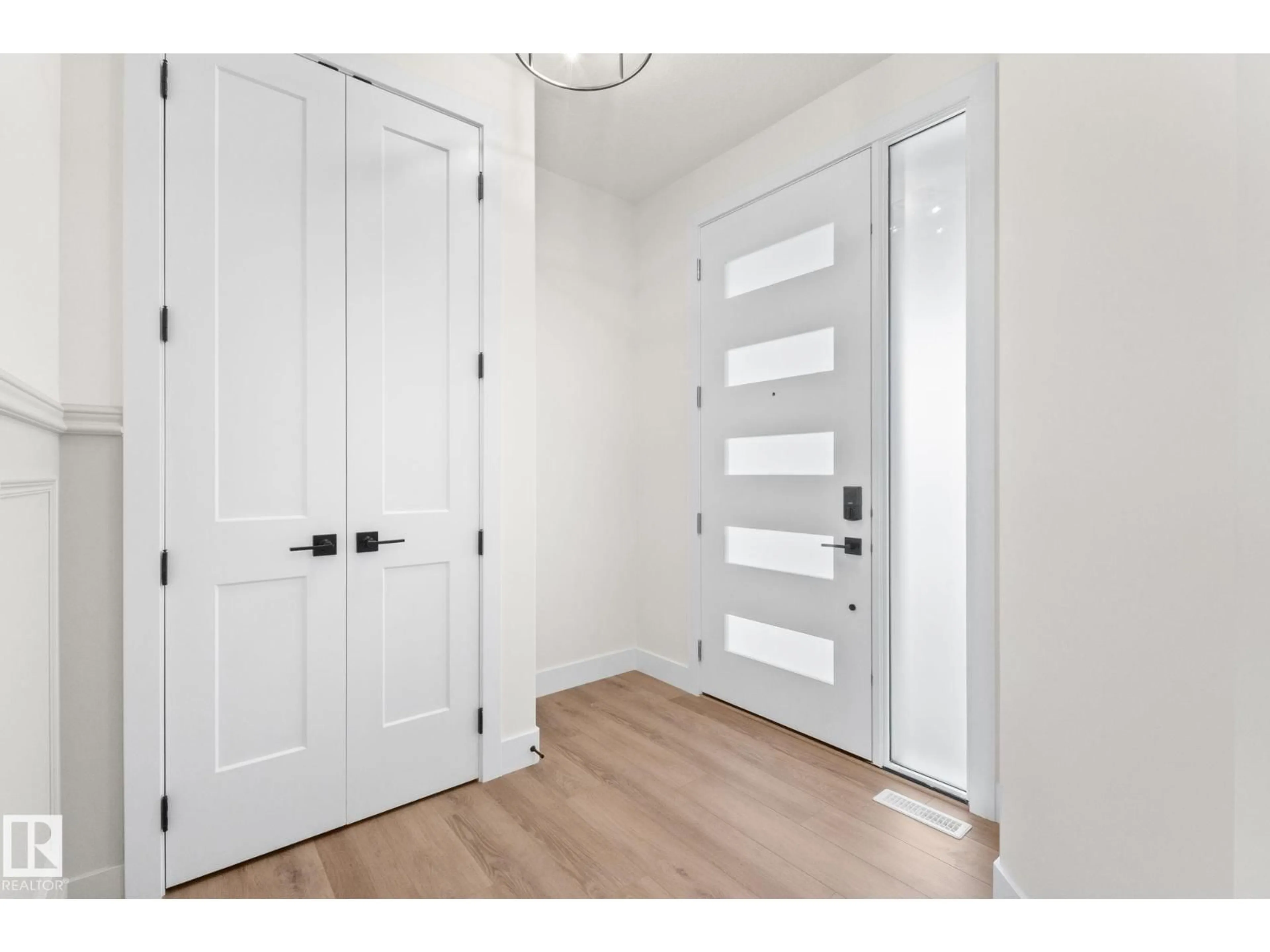 Indoor entryway for 11 ARTHUR WY, Spruce Grove Alberta T7X0Y4