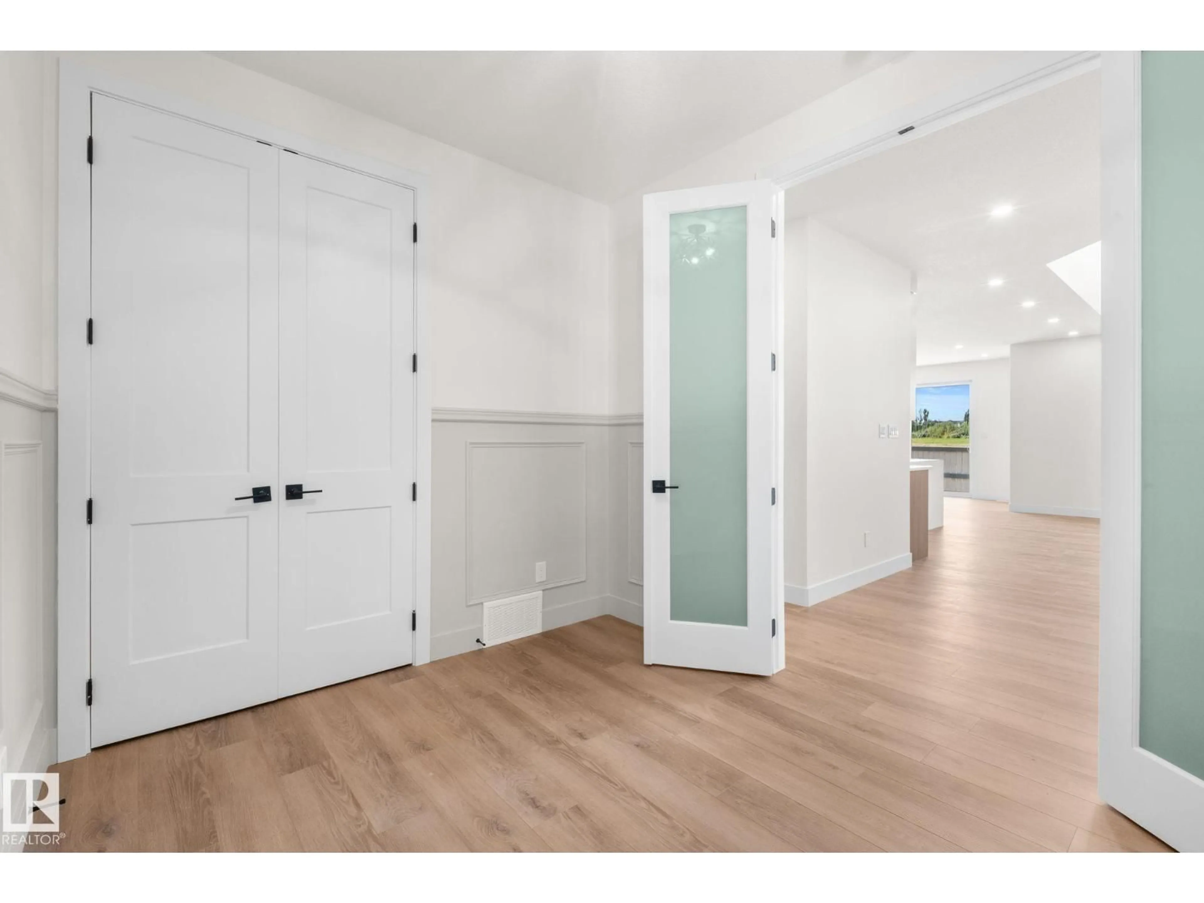 Indoor entryway for 11 ARTHUR WY, Spruce Grove Alberta T7X0Y4