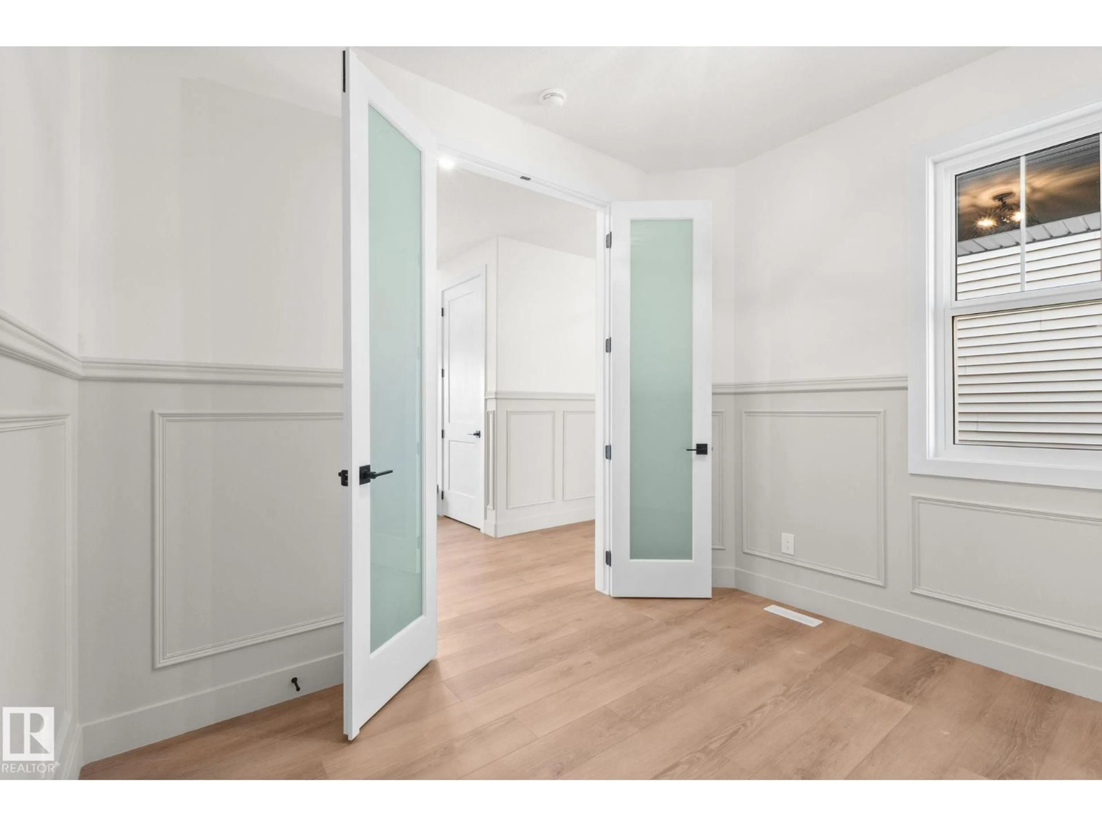 Indoor entryway for 11 ARTHUR WY, Spruce Grove Alberta T7X0Y4