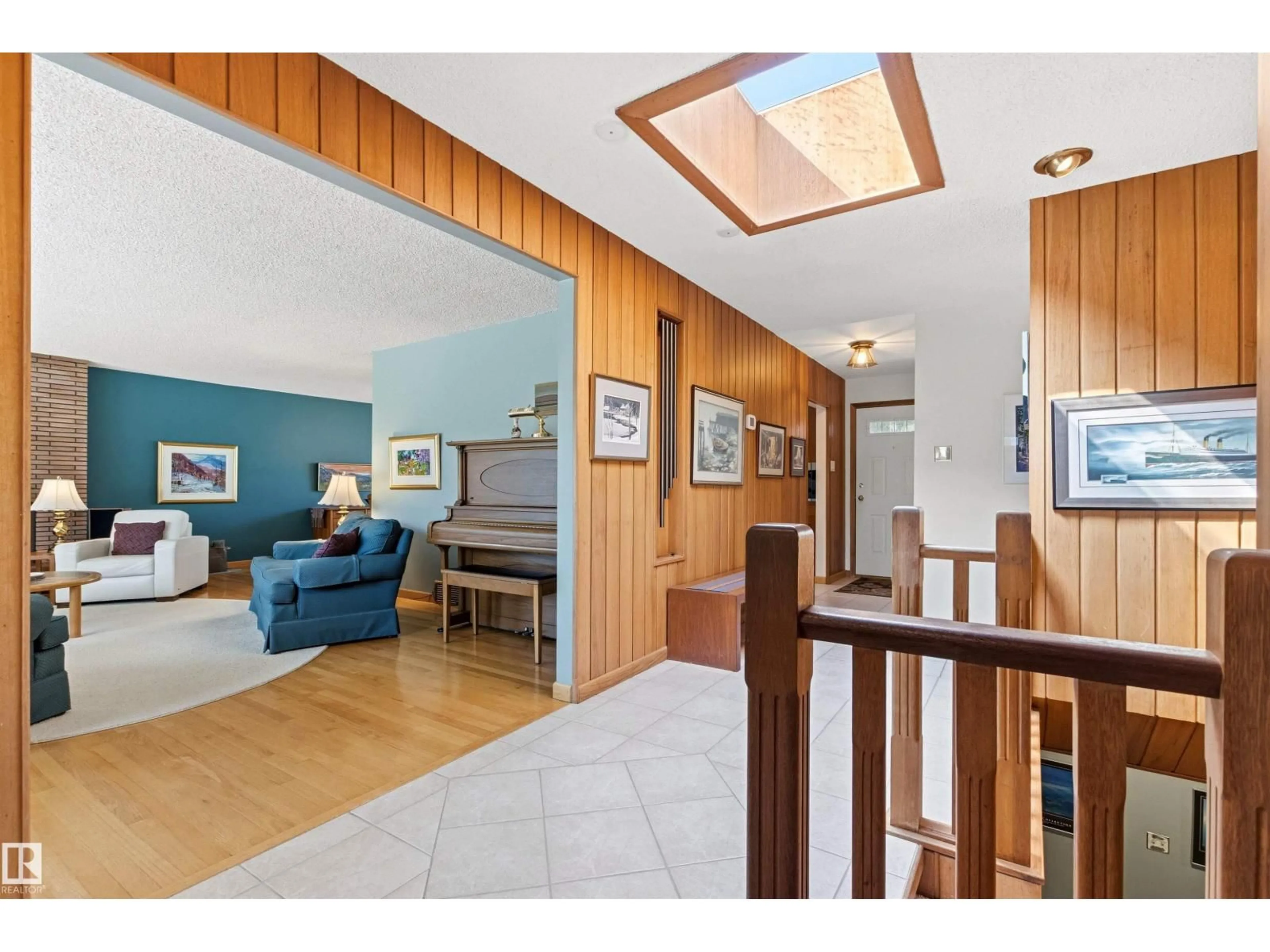 Indoor foyer for 6308 131 ST NW, Edmonton Alberta T6H3Y3