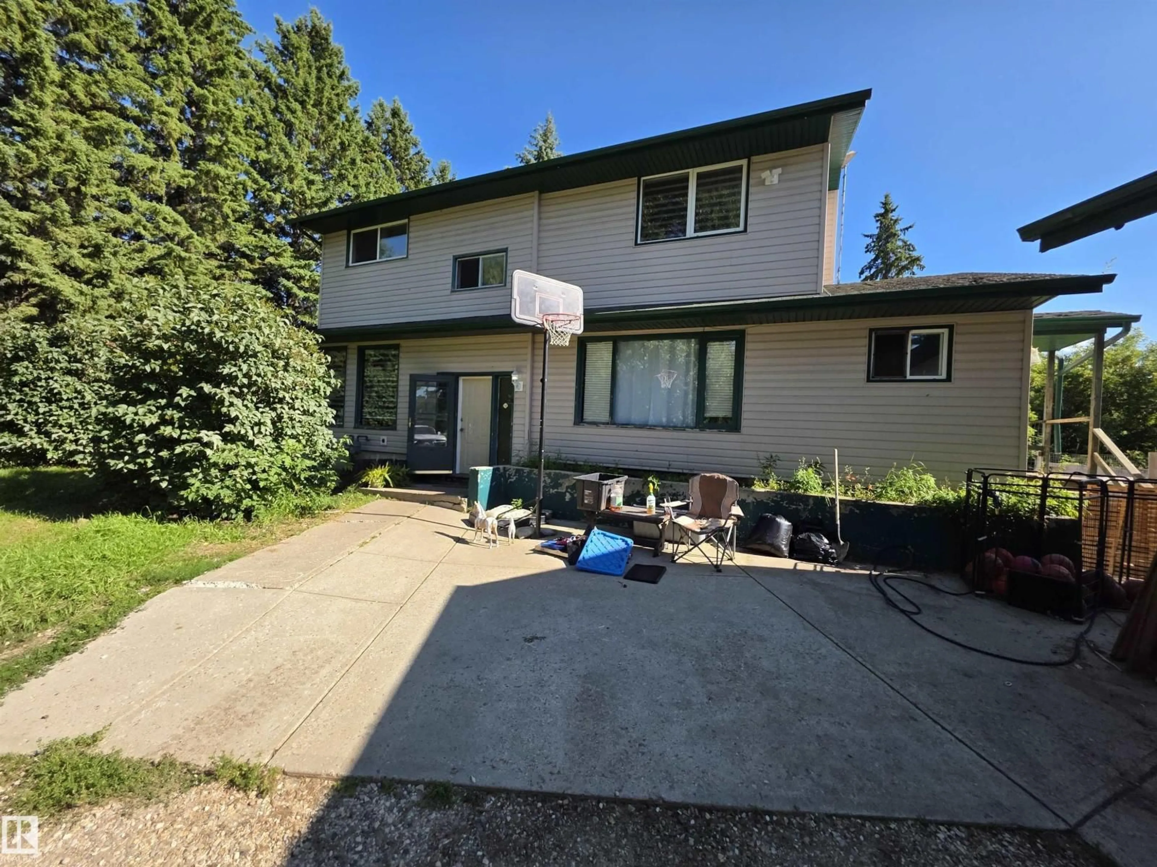 A pic from outside/outdoor area/front of a property/back of a property/a pic from drone, unknown for 33 27317 TWP RD 522, Rural Parkland County Alberta T7X3S3