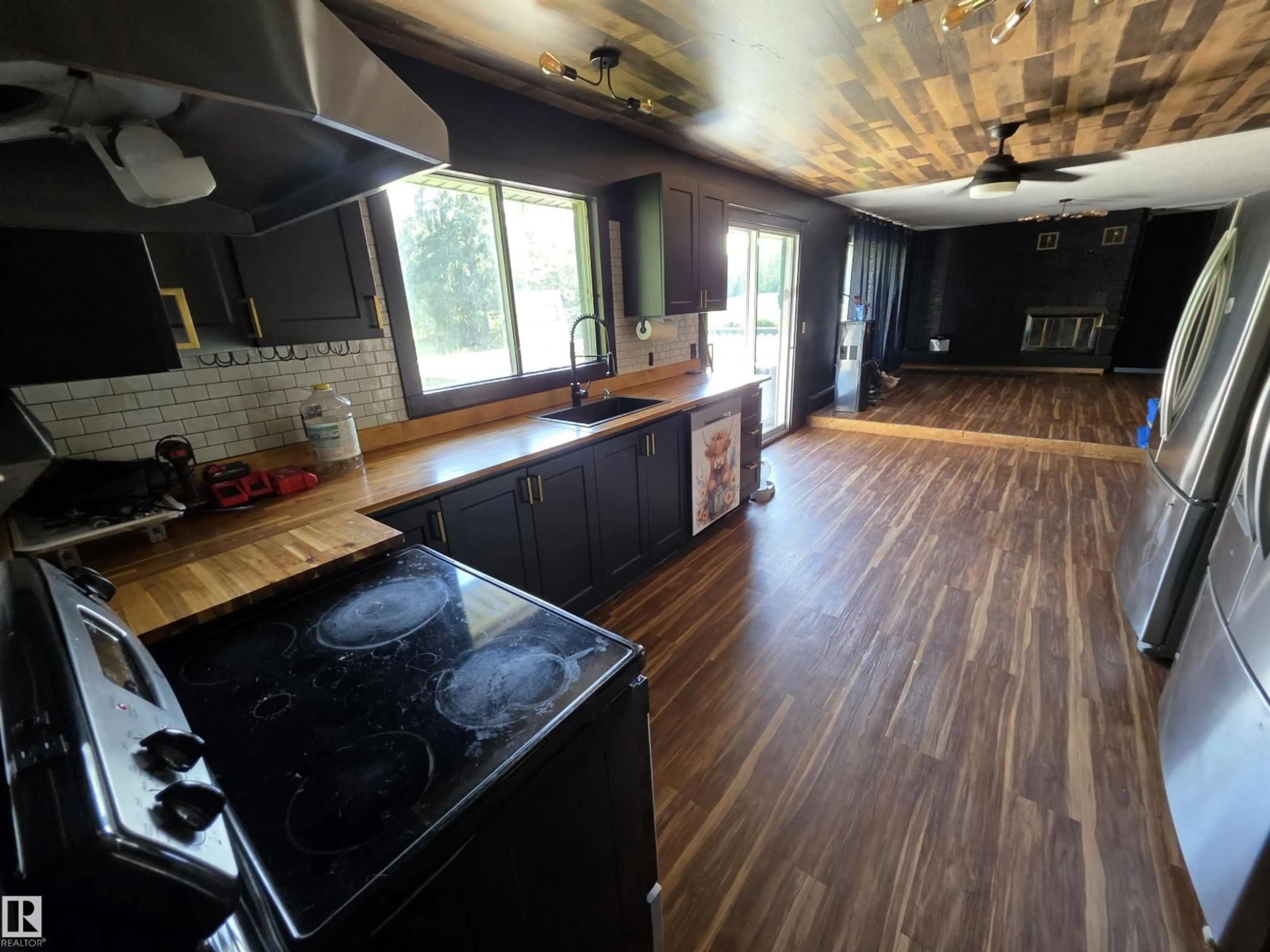 Open concept kitchen, wood/laminate floor for 33 27317 TWP RD 522, Rural Parkland County Alberta T7X3S3
