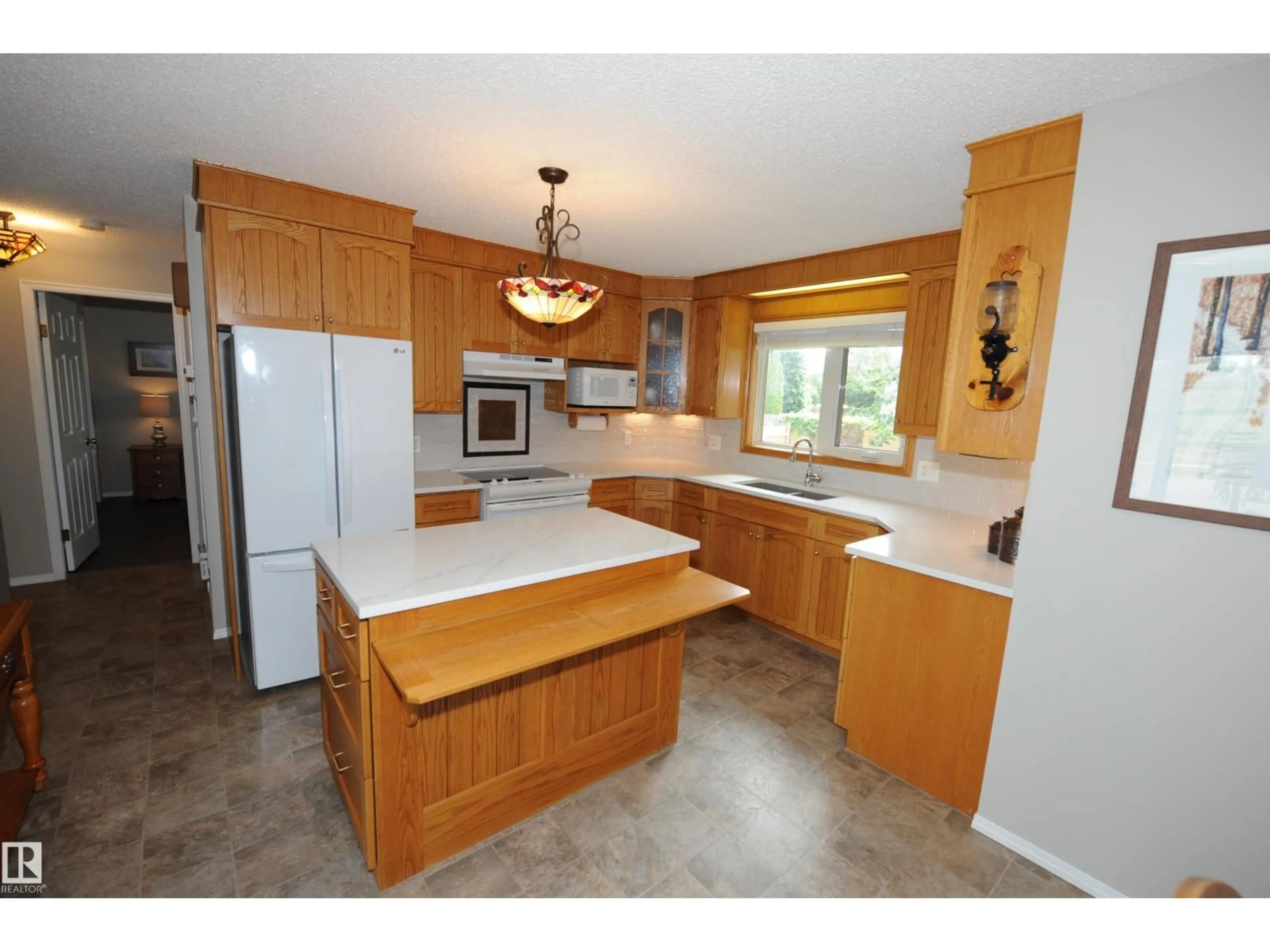 Standard kitchen, unknown for 10219 155 AV NW, Edmonton Alberta T5X4G4