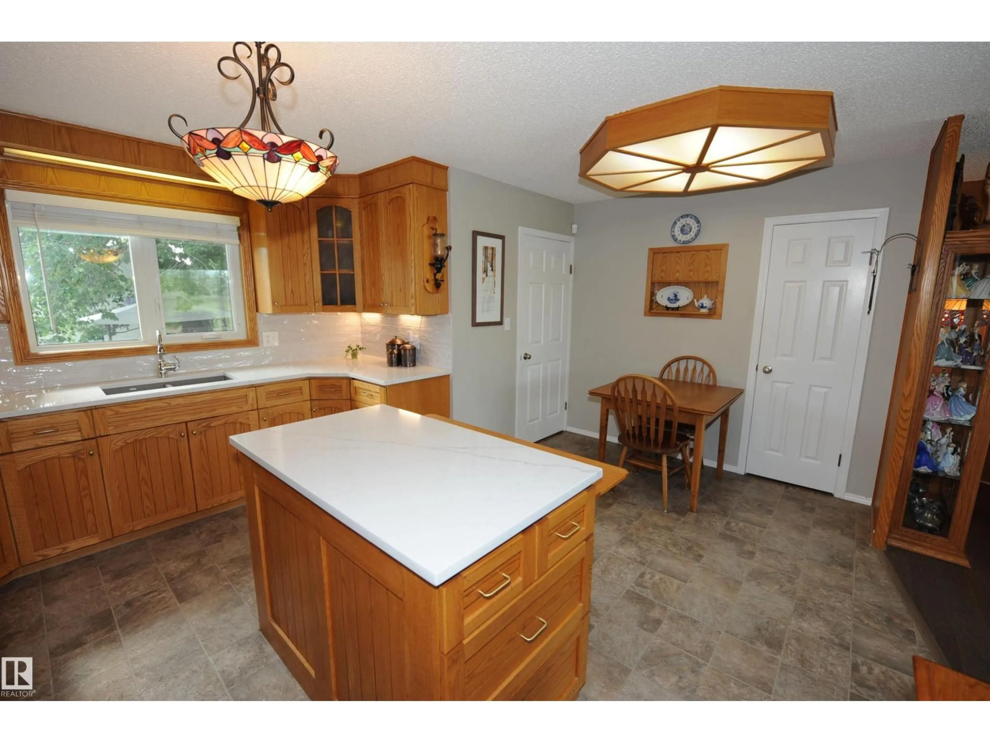 Unknown for 10219 155 AV NW, Edmonton Alberta T5X4G4