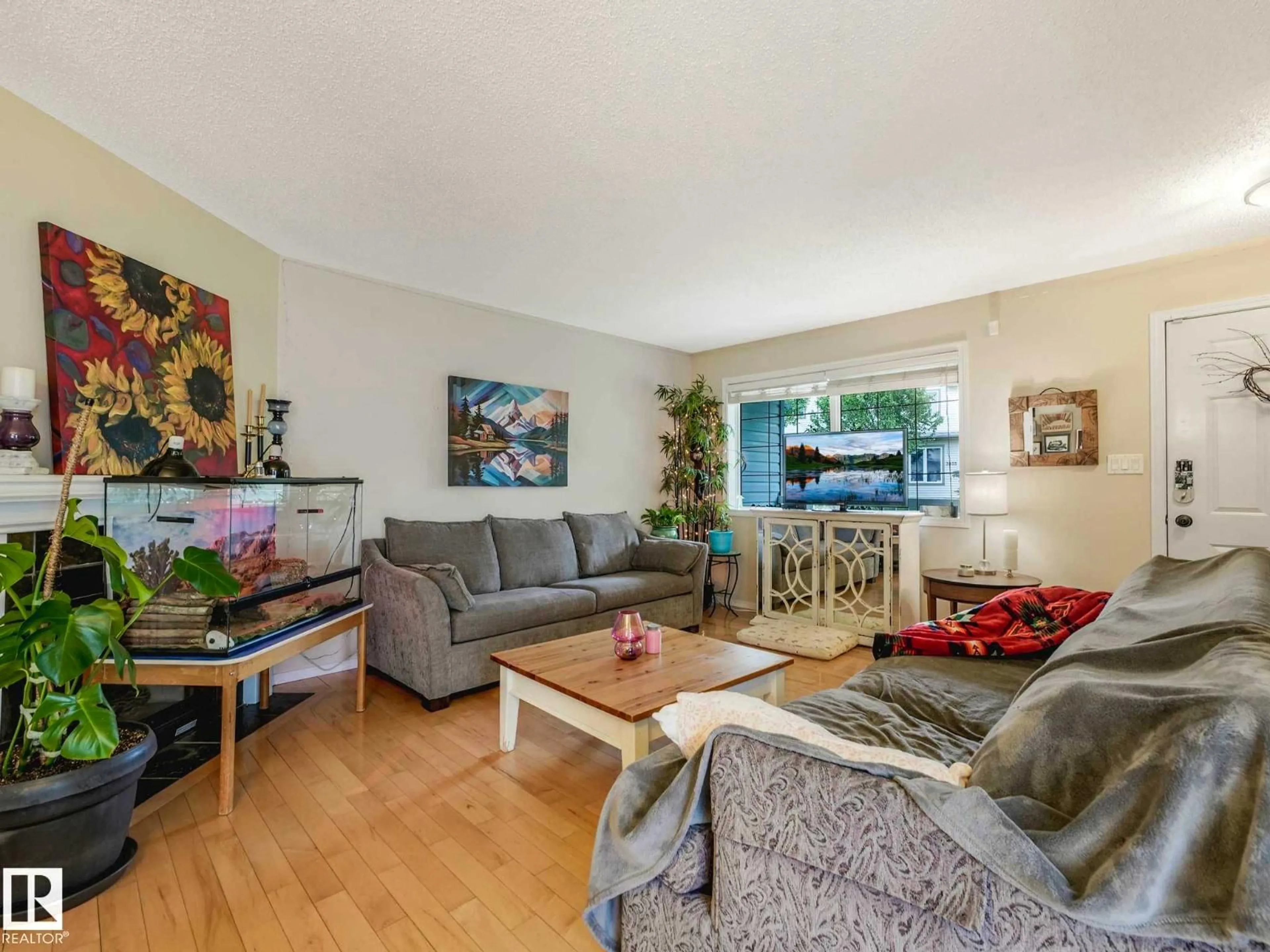 Living room with furniture, wood/laminate floor for 4031 38 STREET NW, Edmonton Alberta T6L6W8