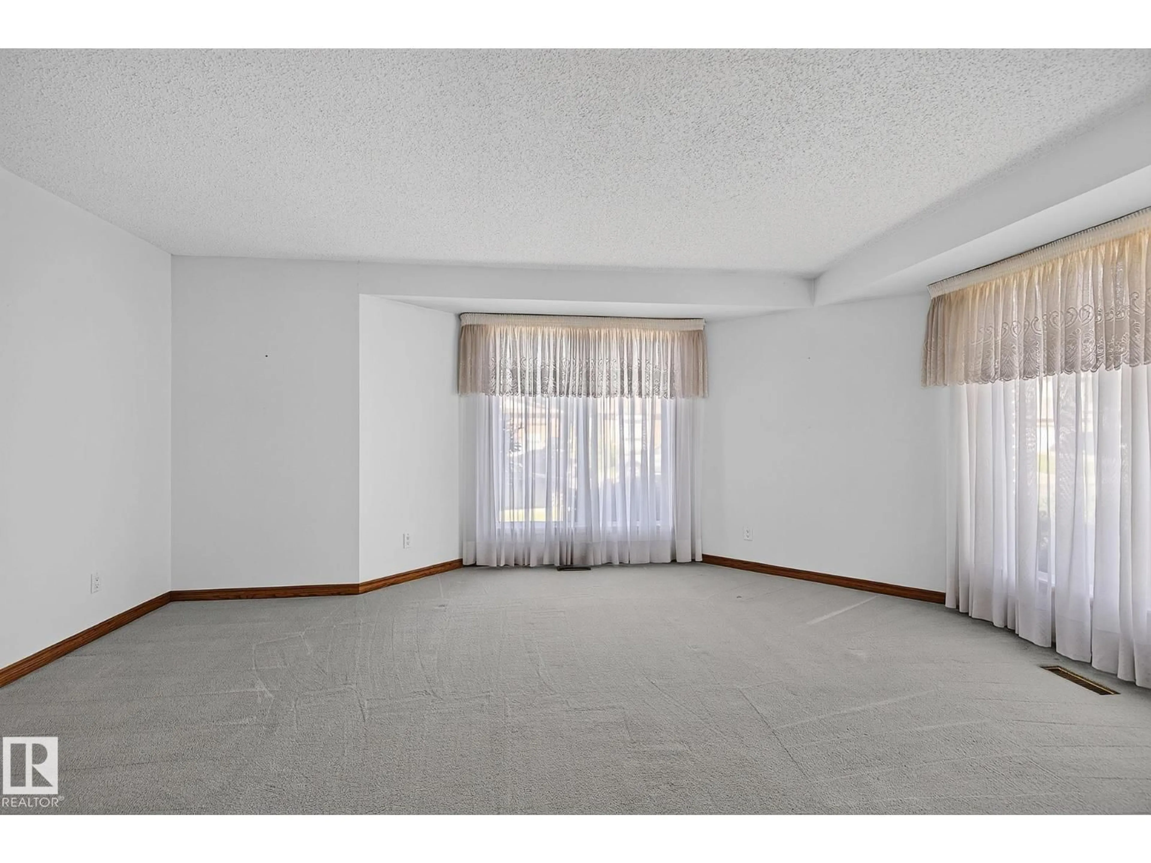 A pic of a room for NW - 5814 181 ST, Edmonton Alberta T6M1V7