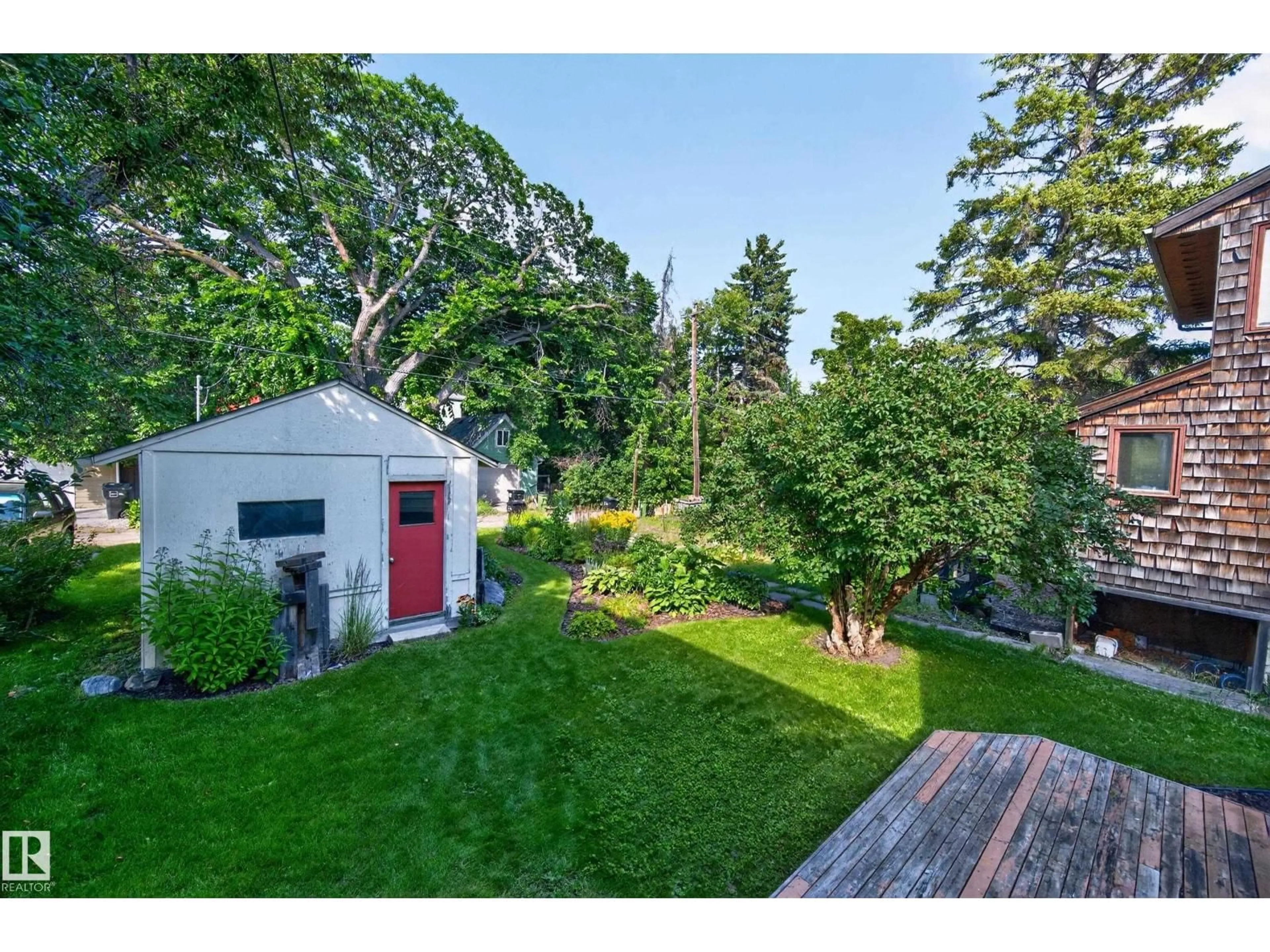 A pic from outside/outdoor area/front of a property/back of a property/a pic from drone, street for 9662 85 AV, Edmonton Alberta T6C1H4