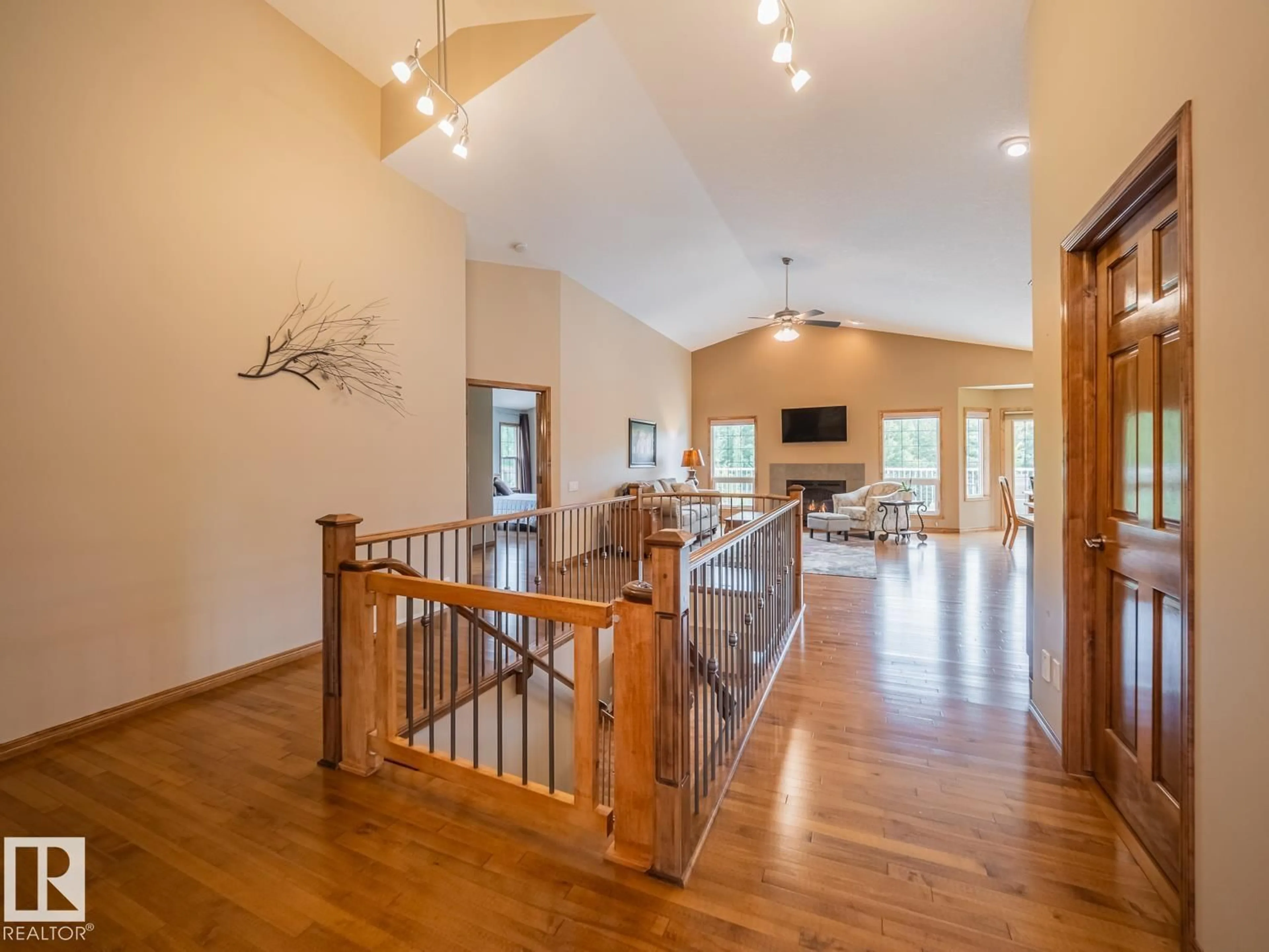 Indoor foyer for #6 - 53009 RGE ROAD 20, Rural Parkland County Alberta T7Y2G8
