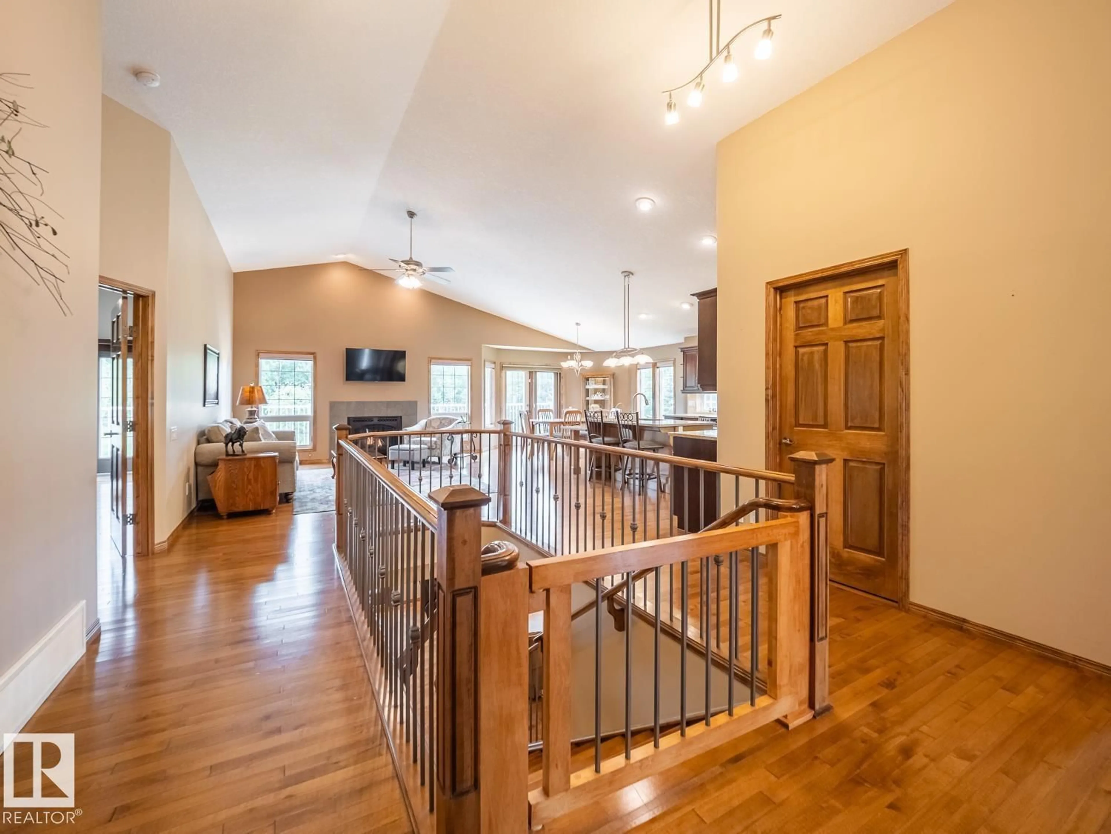 Indoor foyer for #6 - 53009 RGE ROAD 20, Rural Parkland County Alberta T7Y2G8