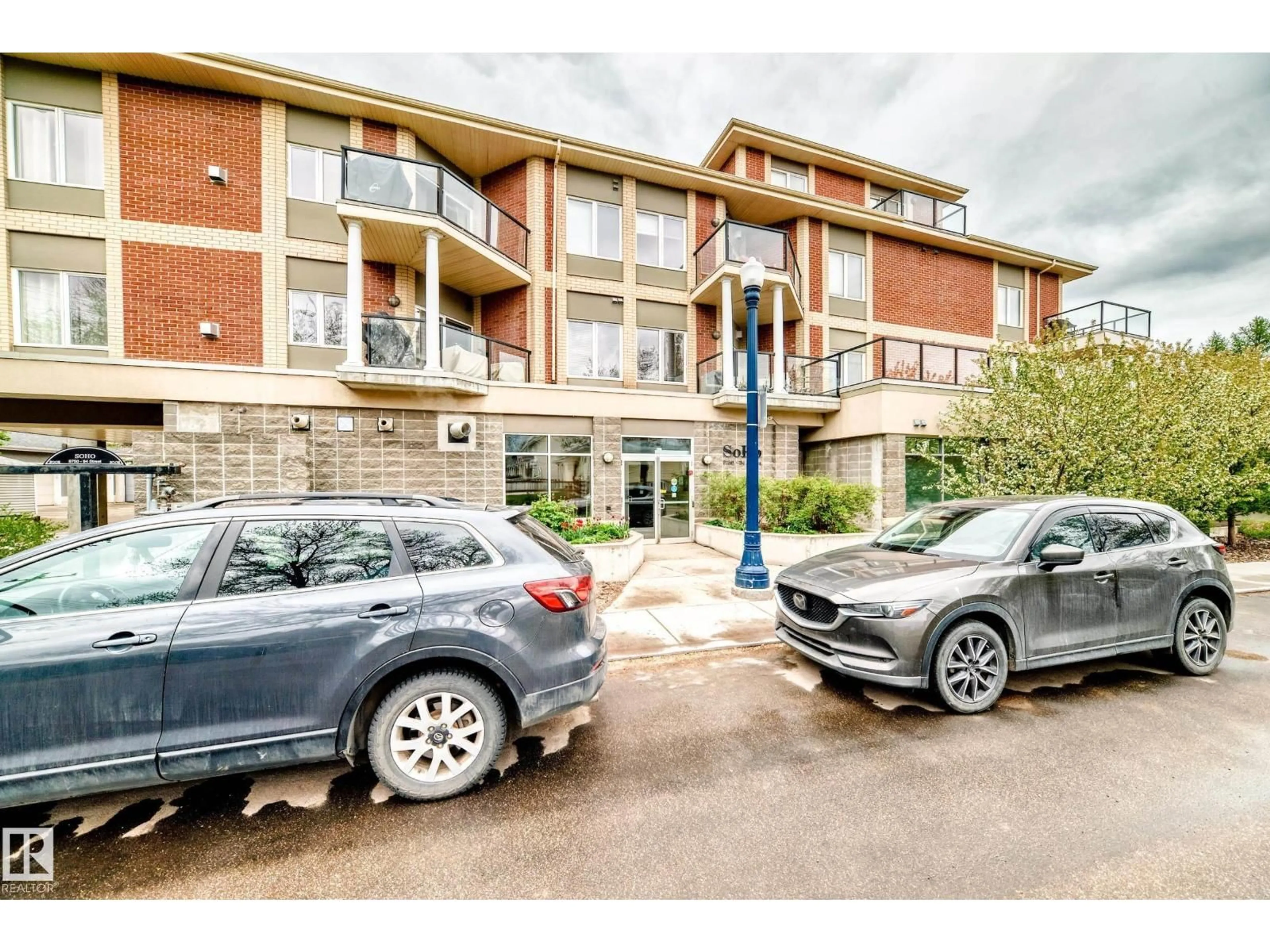 A pic from outside/outdoor area/front of a property/back of a property/a pic from drone, unknown for 202 - 9750 94 ST, Edmonton Alberta T6C2E3