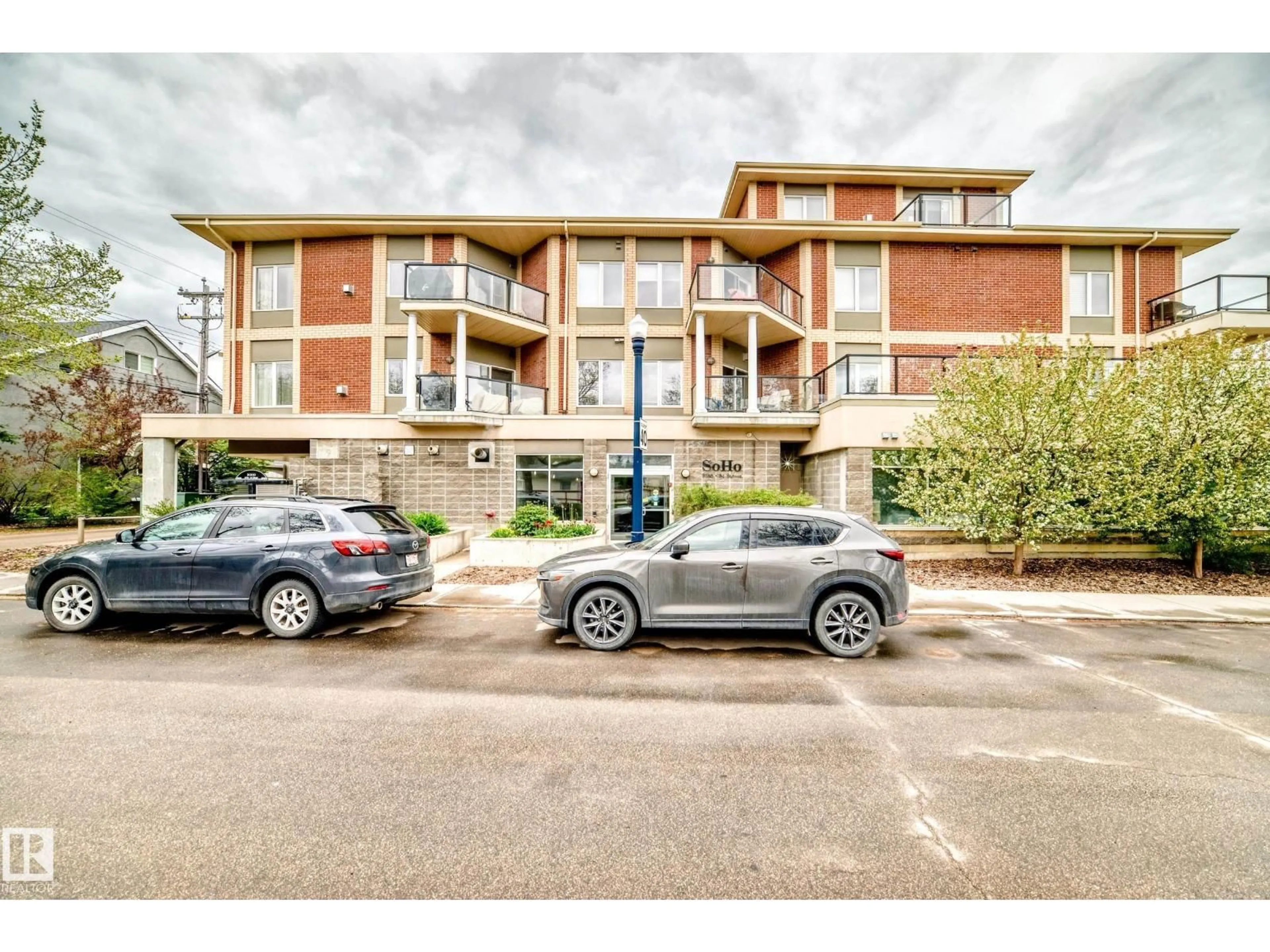 Unknown for 202 - 9750 94 ST, Edmonton Alberta T6C2E3