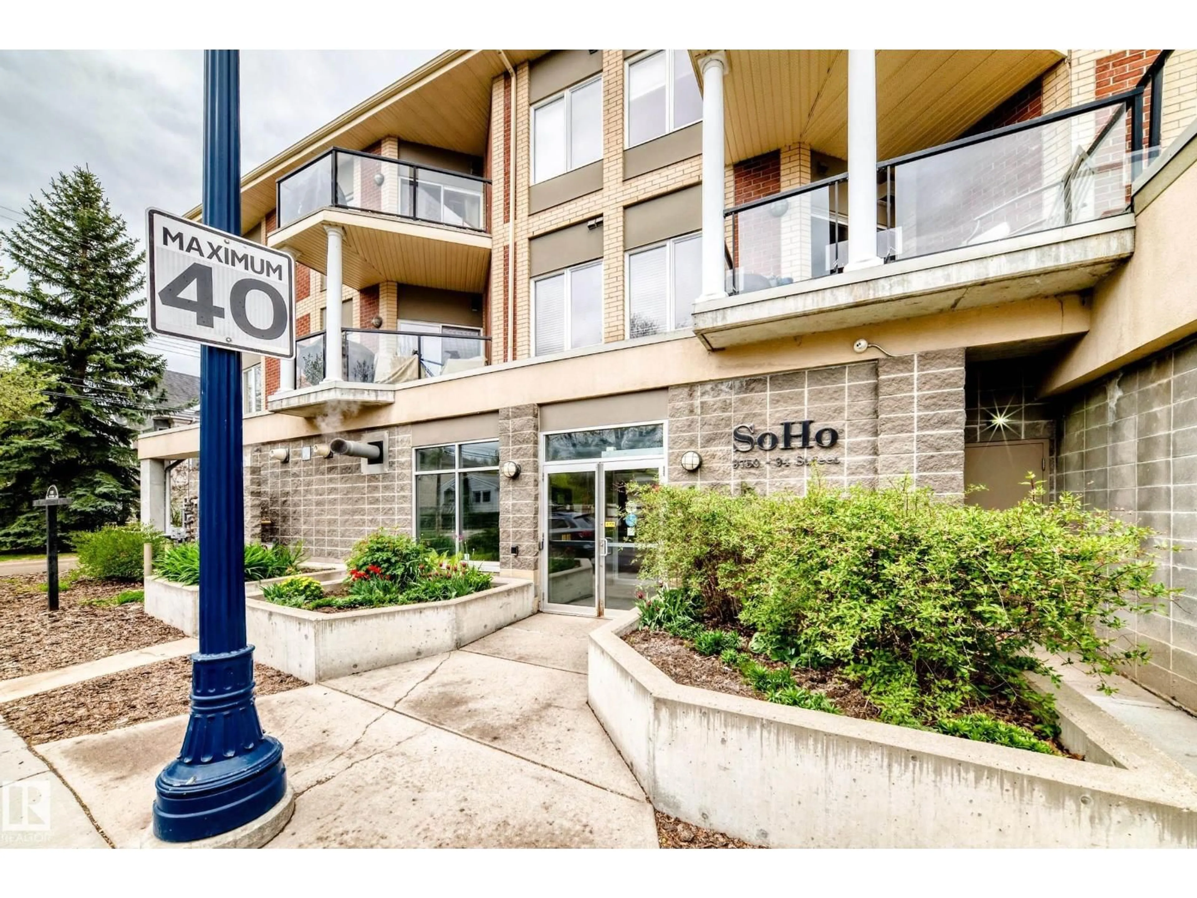 Patio, street for 202 - 9750 94 ST, Edmonton Alberta T6C2E3