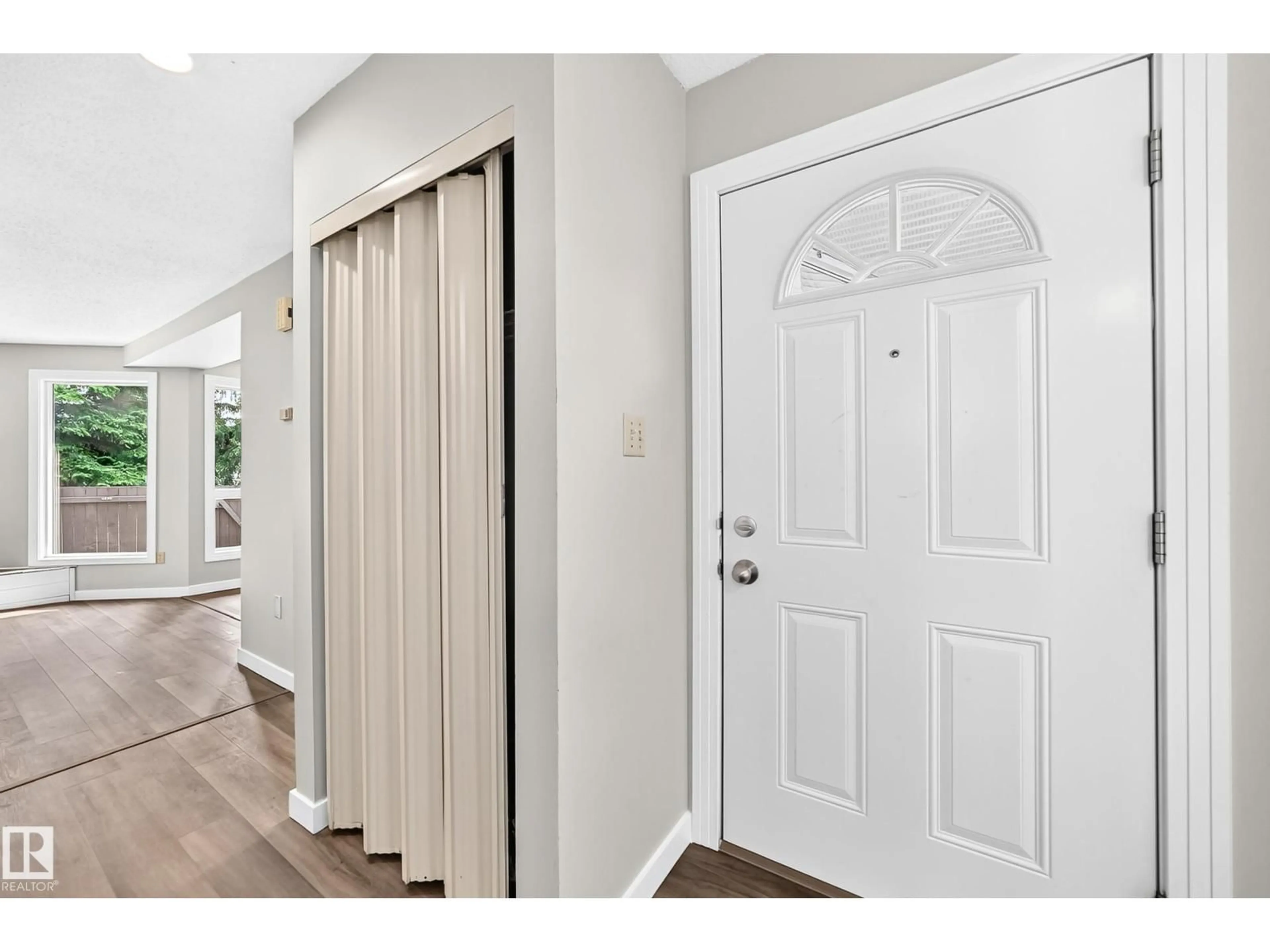 Indoor entryway for #6 - 1820 56 ST, Edmonton Alberta T6L5L4