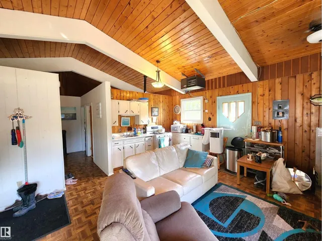 60032 - 122 SCNDRY, Rural St. Paul County 4