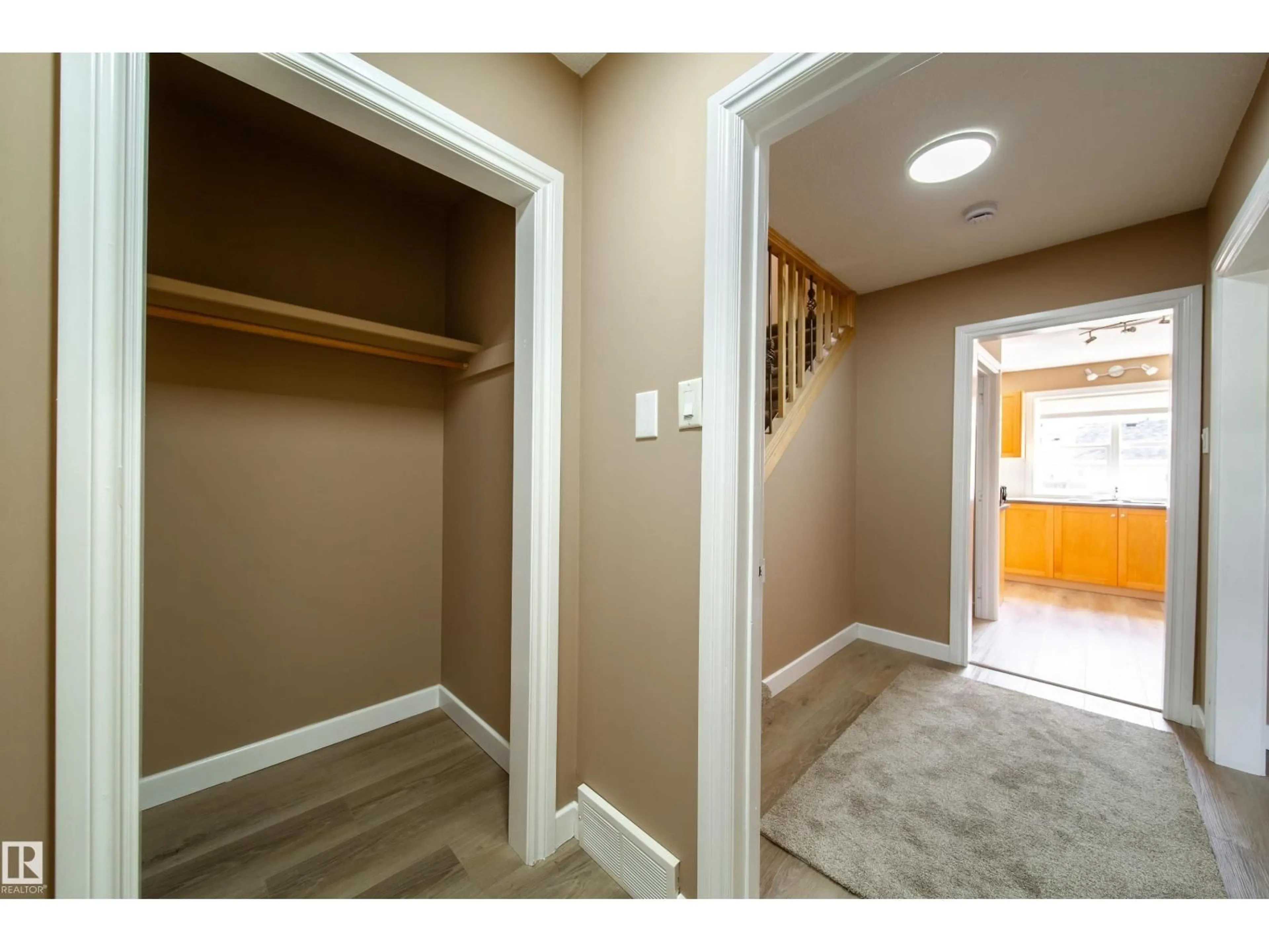 Indoor entryway for 115 GRIESBACH RD, Edmonton Alberta T5E6L8