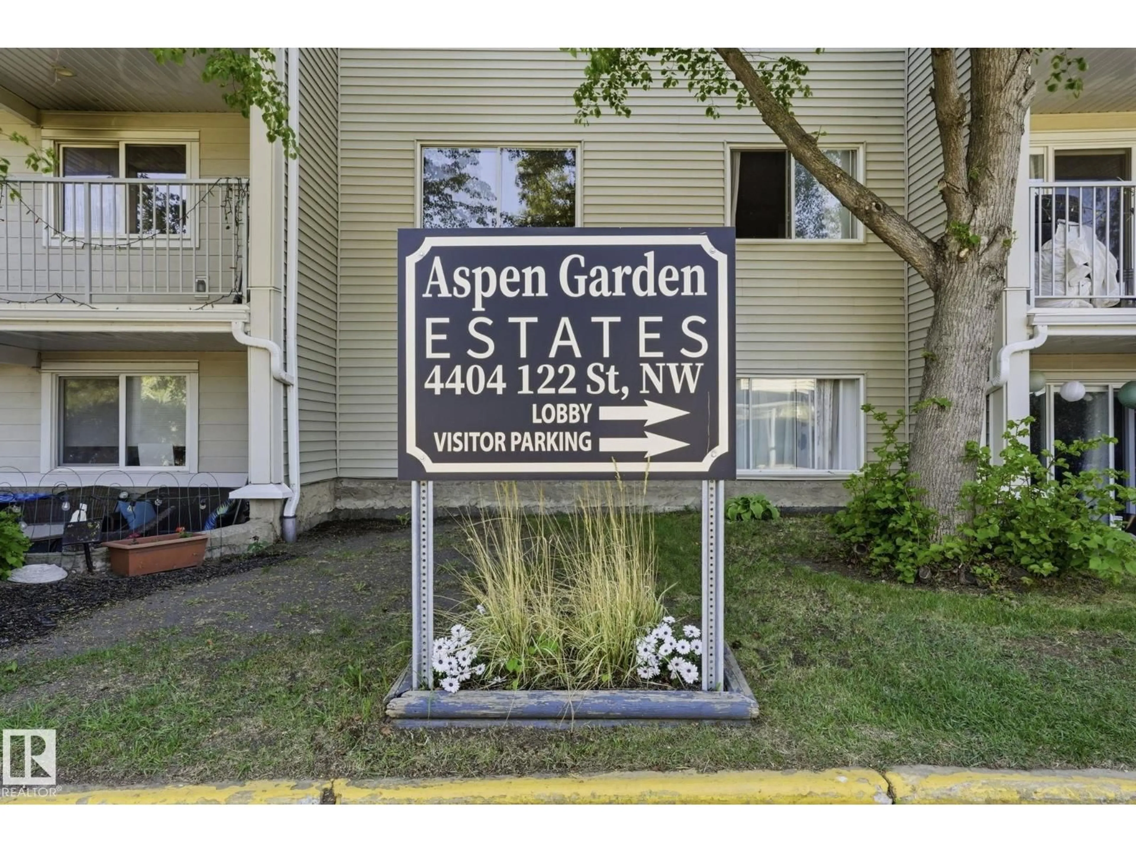 Indoor foyer for #215 - 4404 122 ST, Edmonton Alberta T6J4A9