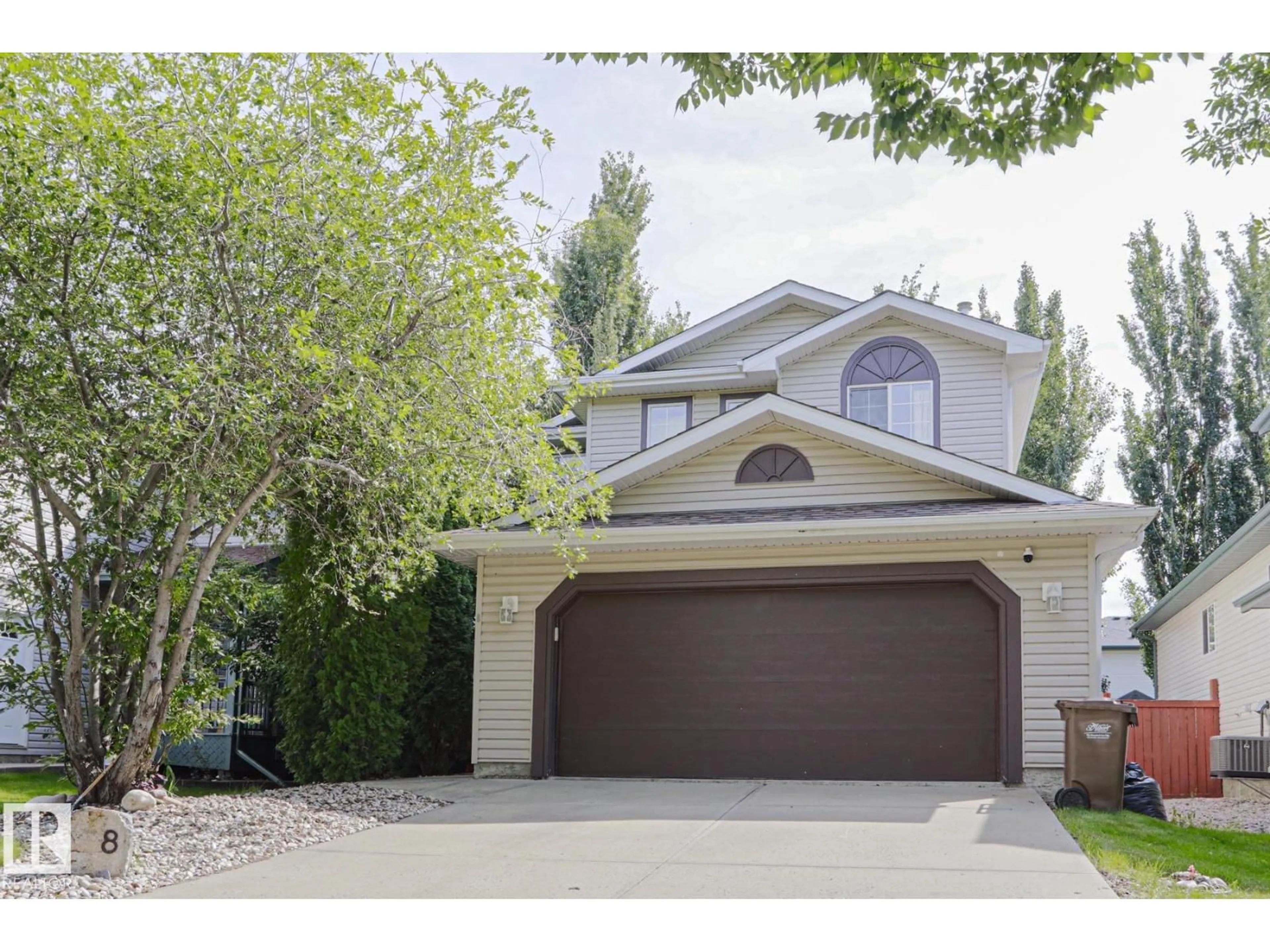 Home with vinyl exterior material, street for 8 ERINWOODS PL, St. Albert Alberta T8N7B2