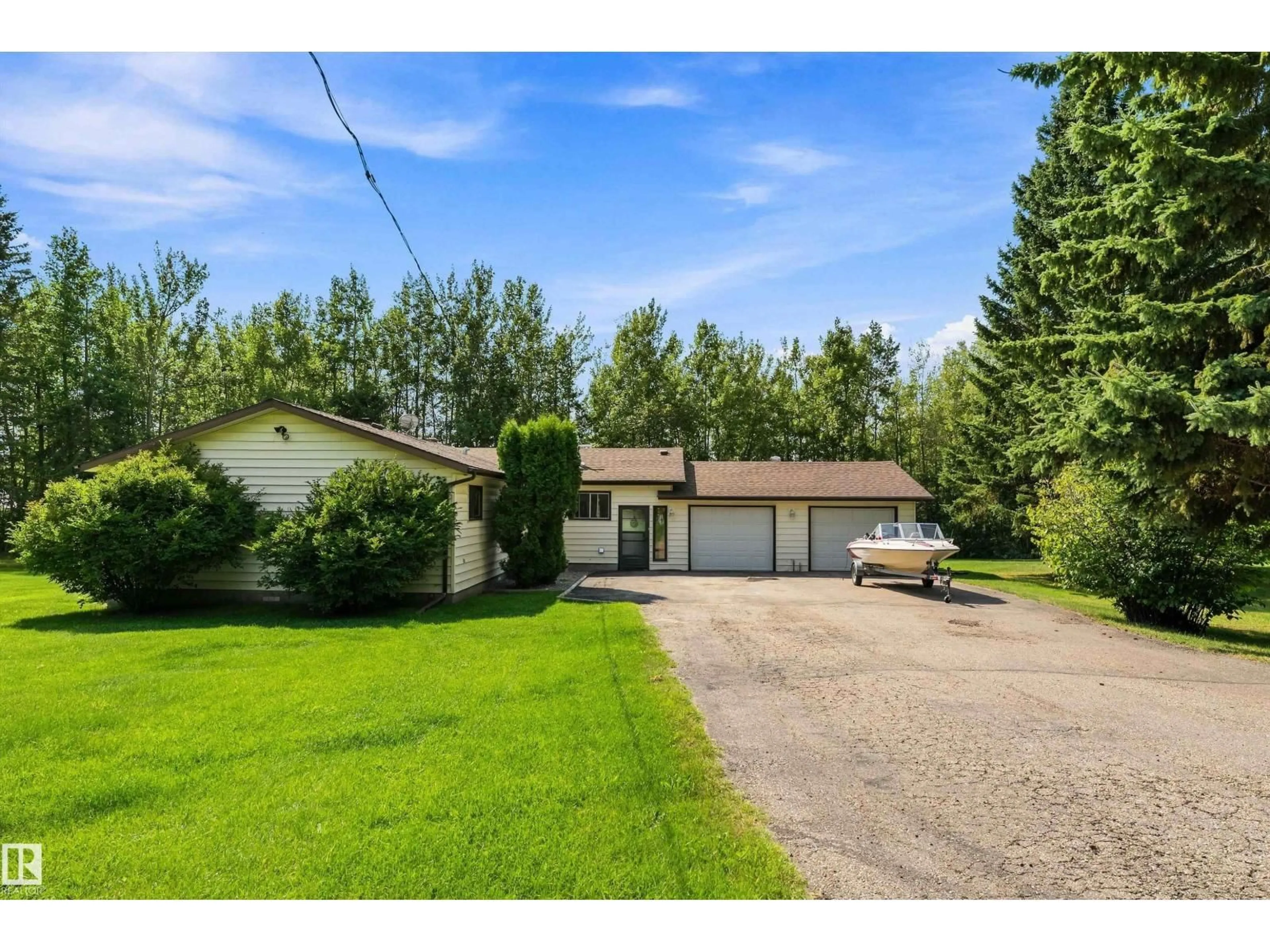 A pic from outside/outdoor area/front of a property/back of a property/a pic from drone, street for 801 HIGHLAND RD, Rural Wetaskiwin County Alberta T0C2C0