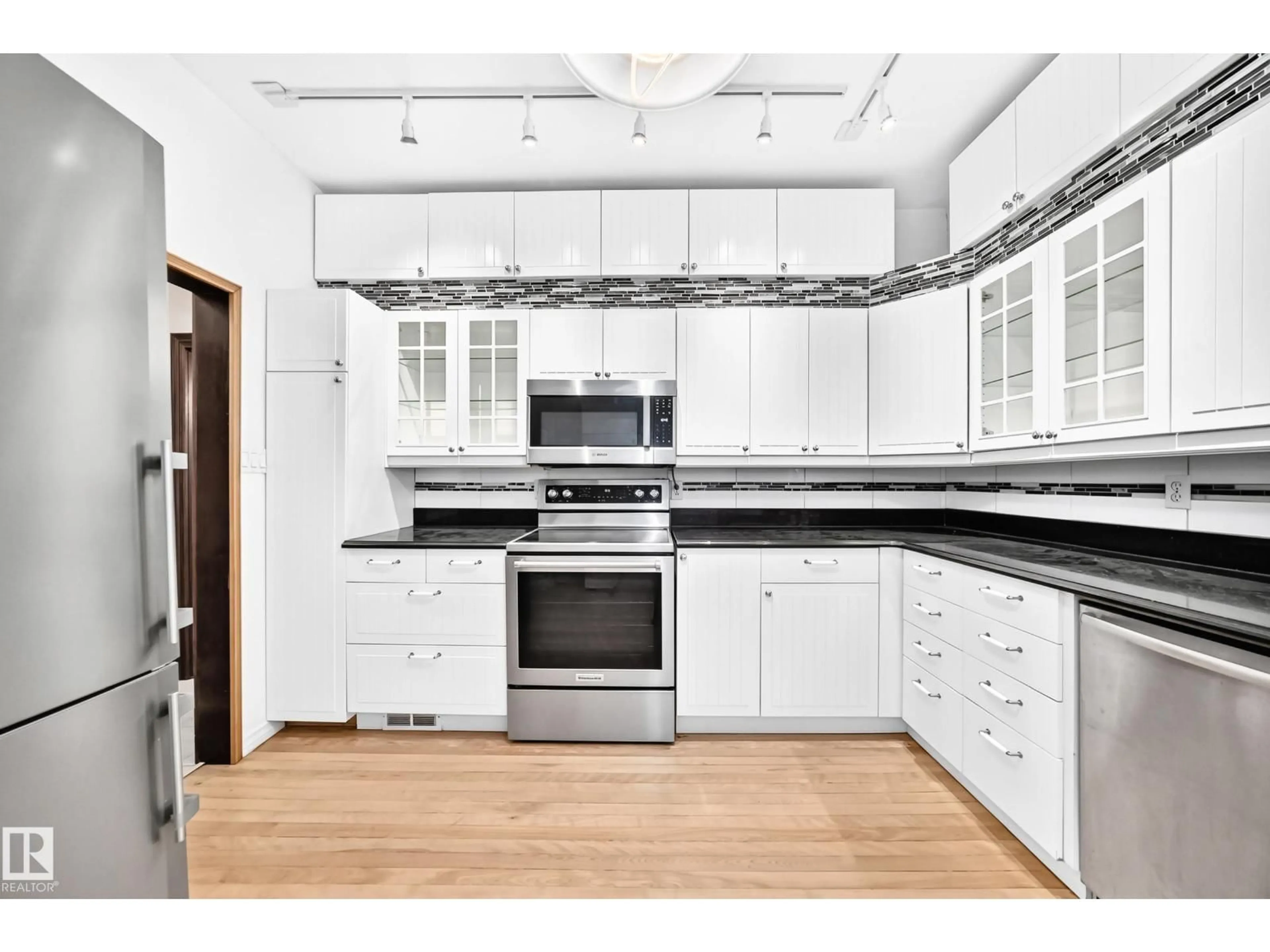 Open concept kitchen, ceramic/tile floor for 10918 81 AV, Edmonton Alberta T6G0S2