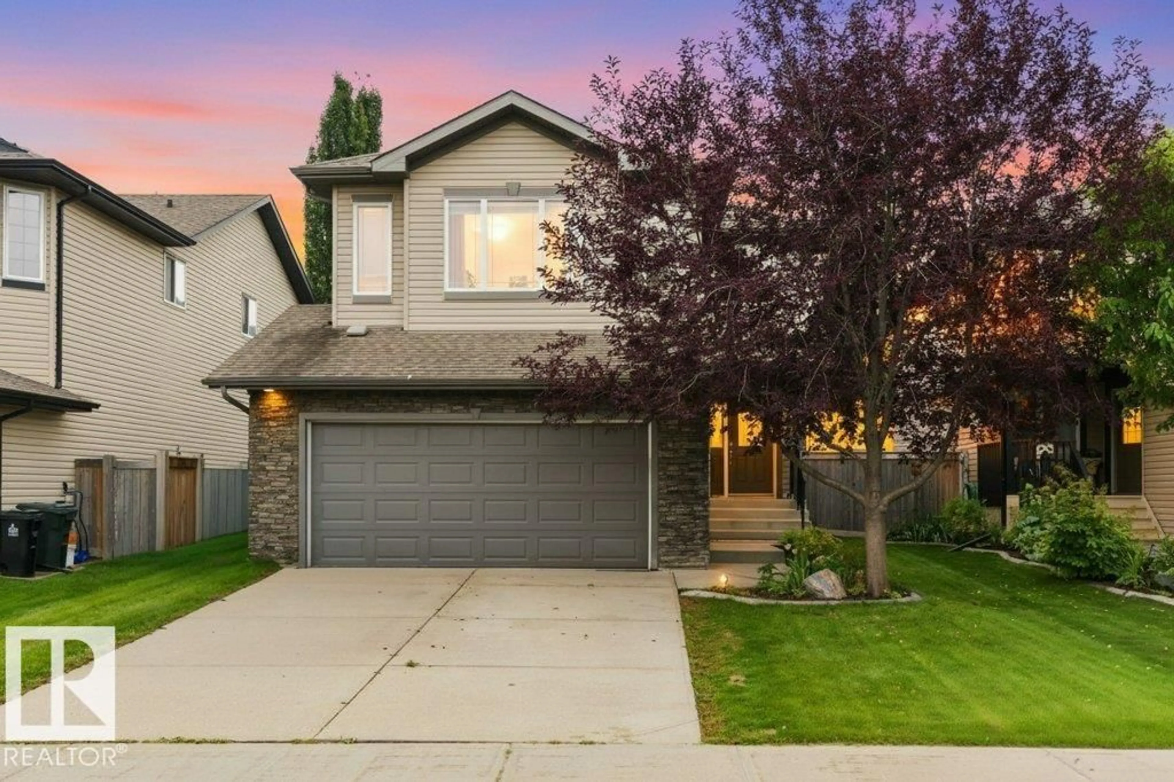 Home with vinyl exterior material, street for 41 ASHTON GA, Spruce Grove Alberta T7X0H9