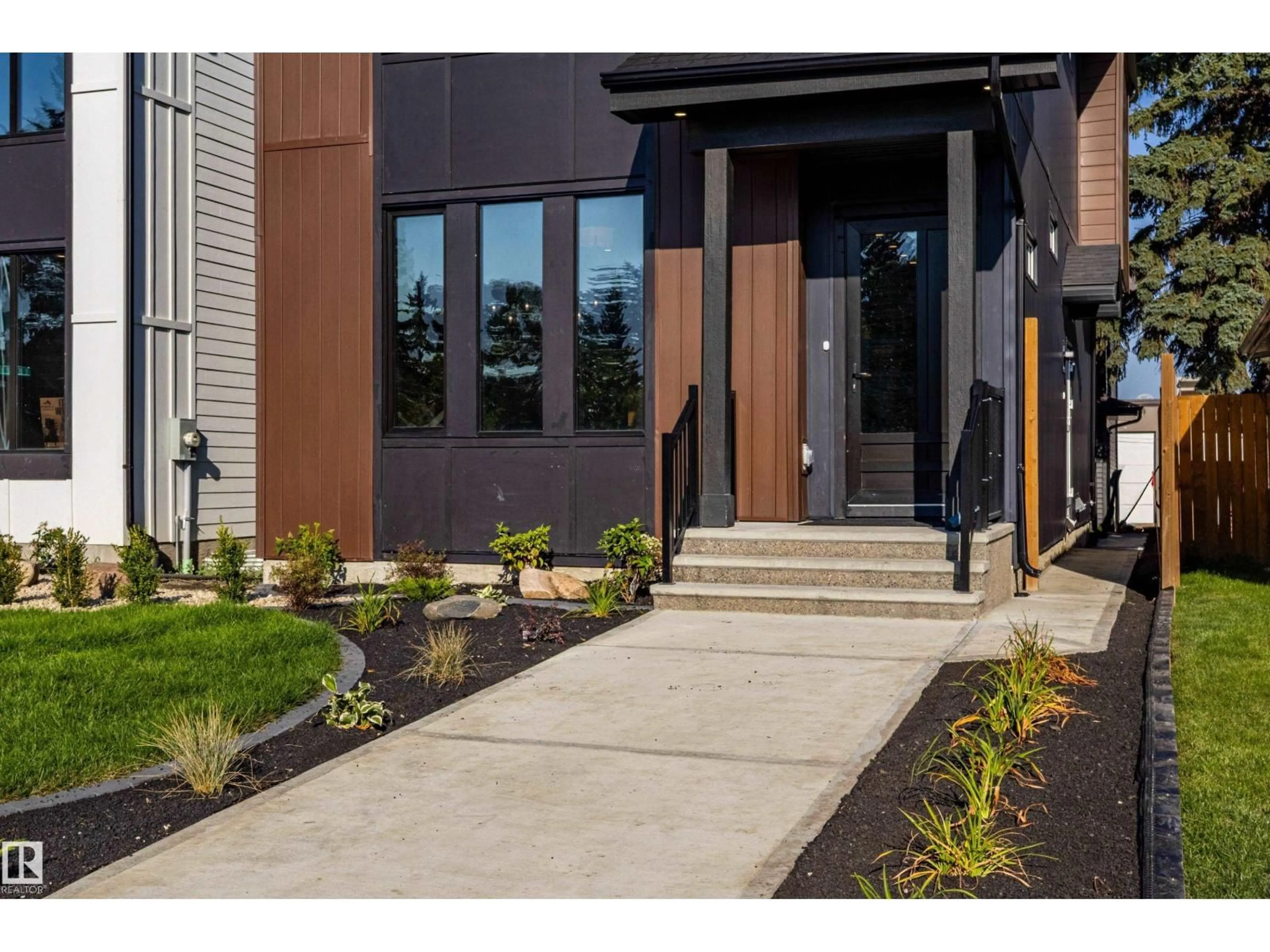 Indoor entryway for NW - 5139 123 ST, Edmonton Alberta T6H3S9