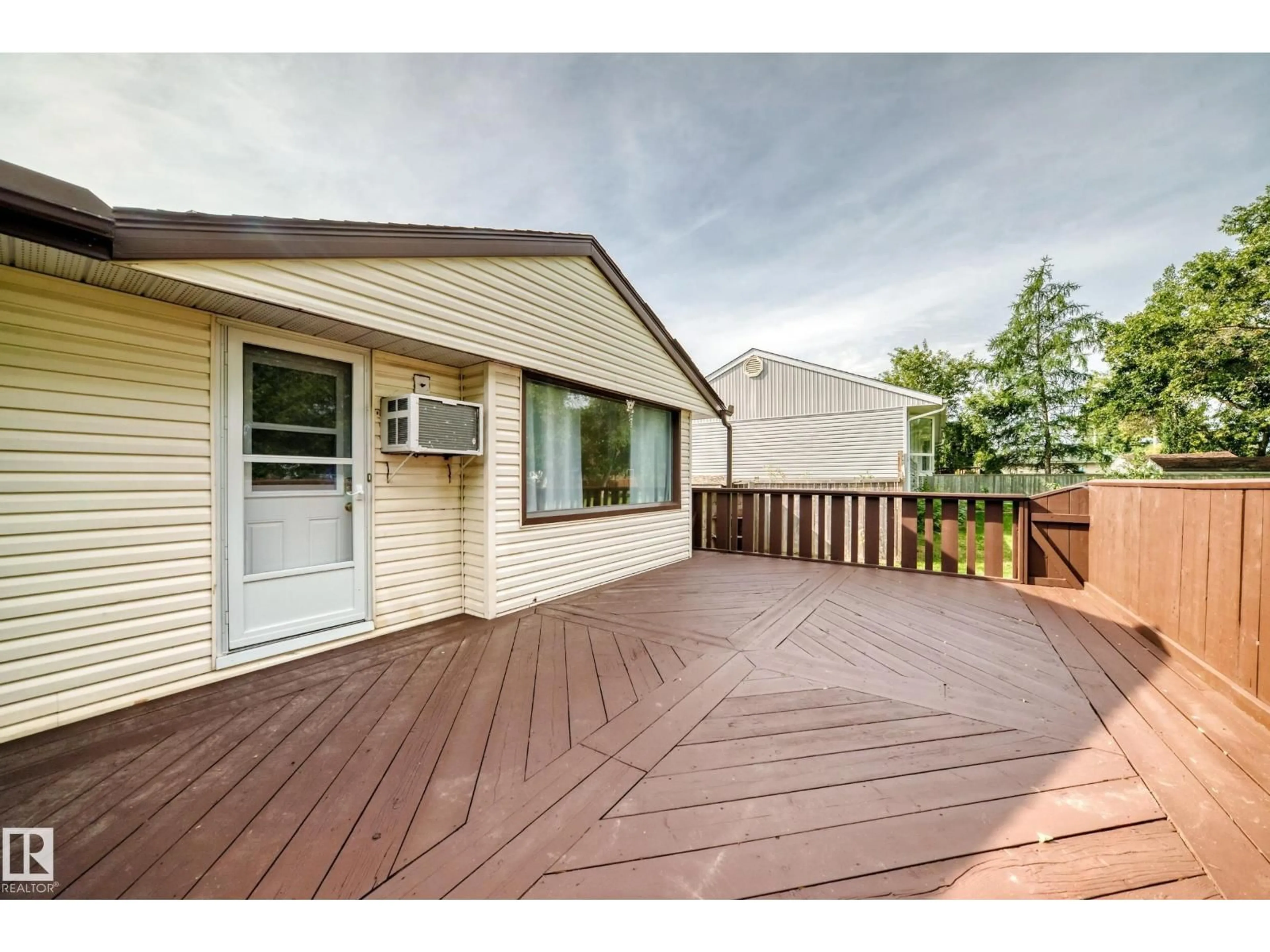Patio, unknown for 50 ROCQUE, Fort Saskatchewan Alberta T8L2N5