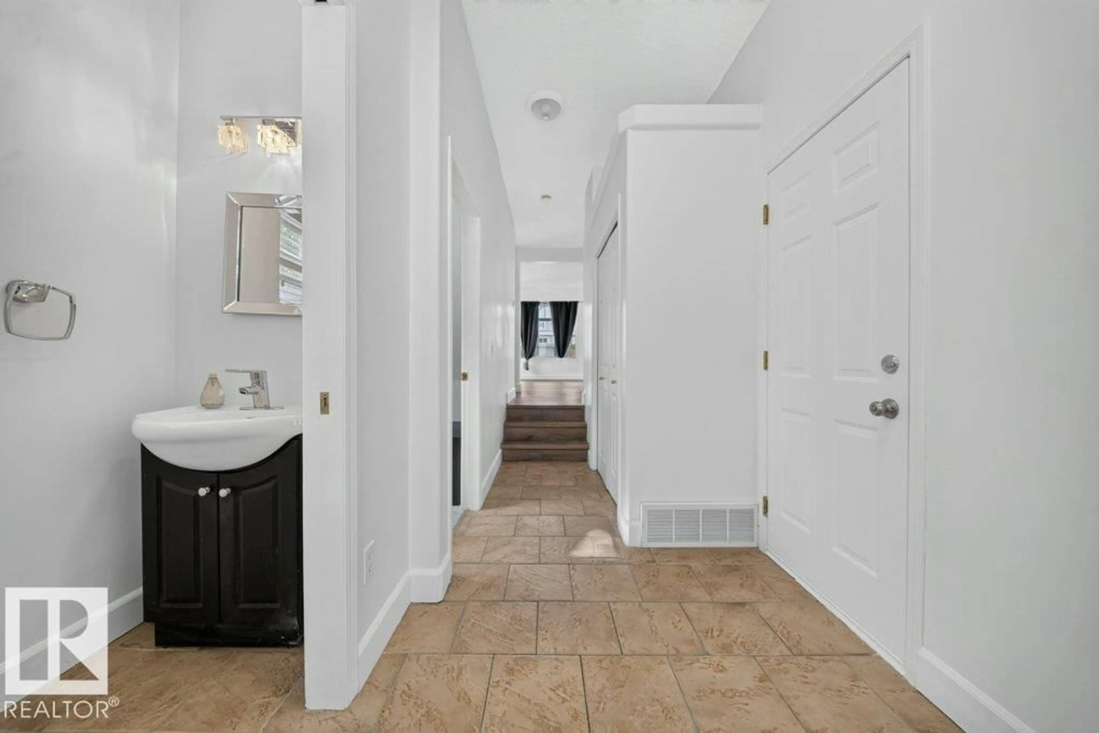 Indoor entryway for 30 - 47 LEVASSEUR RD, St. Albert Alberta T8N7A4