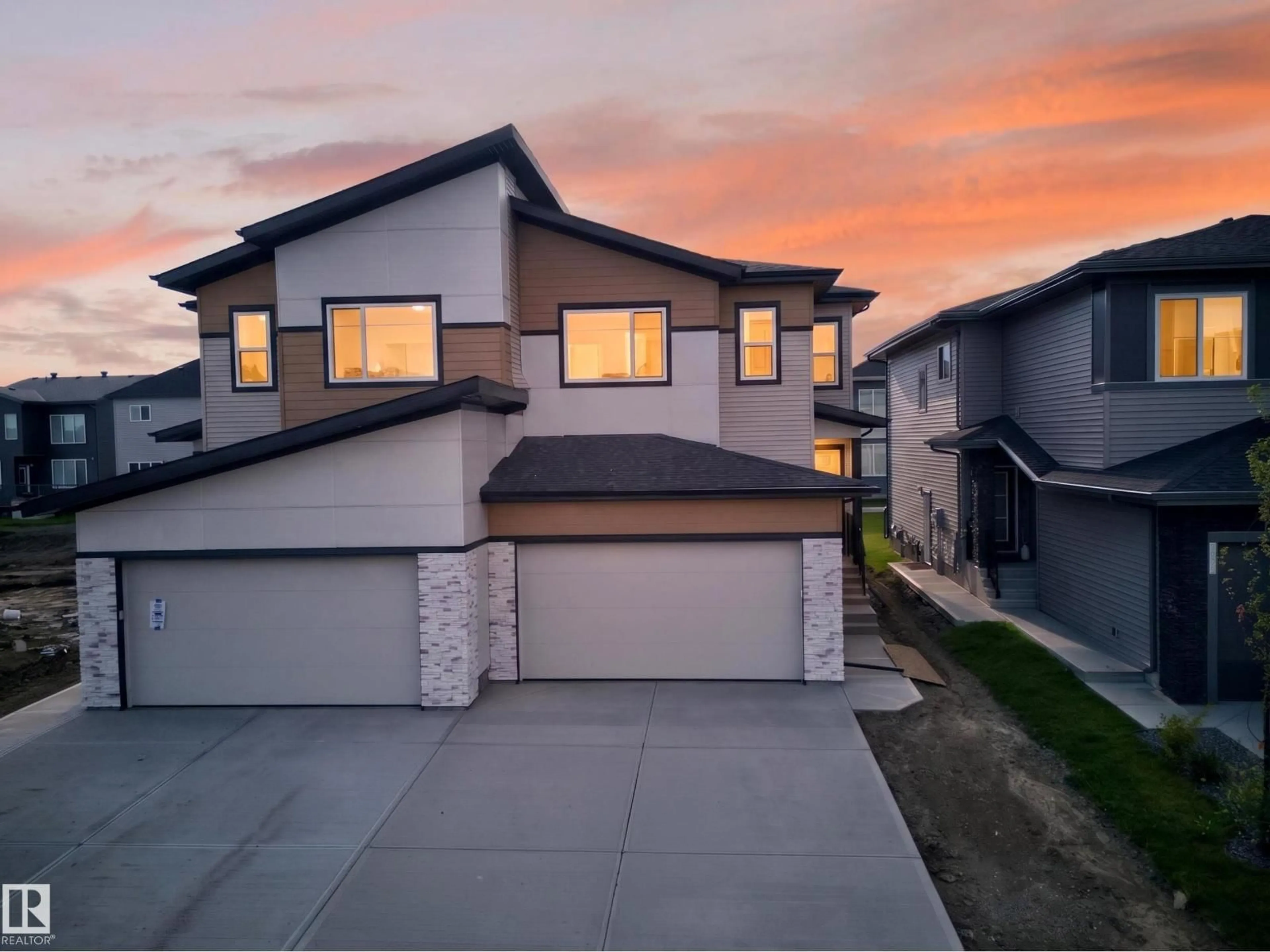 A pic from outside/outdoor area/front of a property/back of a property/a pic from drone, street for SW - 8512 MAYDAY RU, Edmonton Alberta T6X3E6
