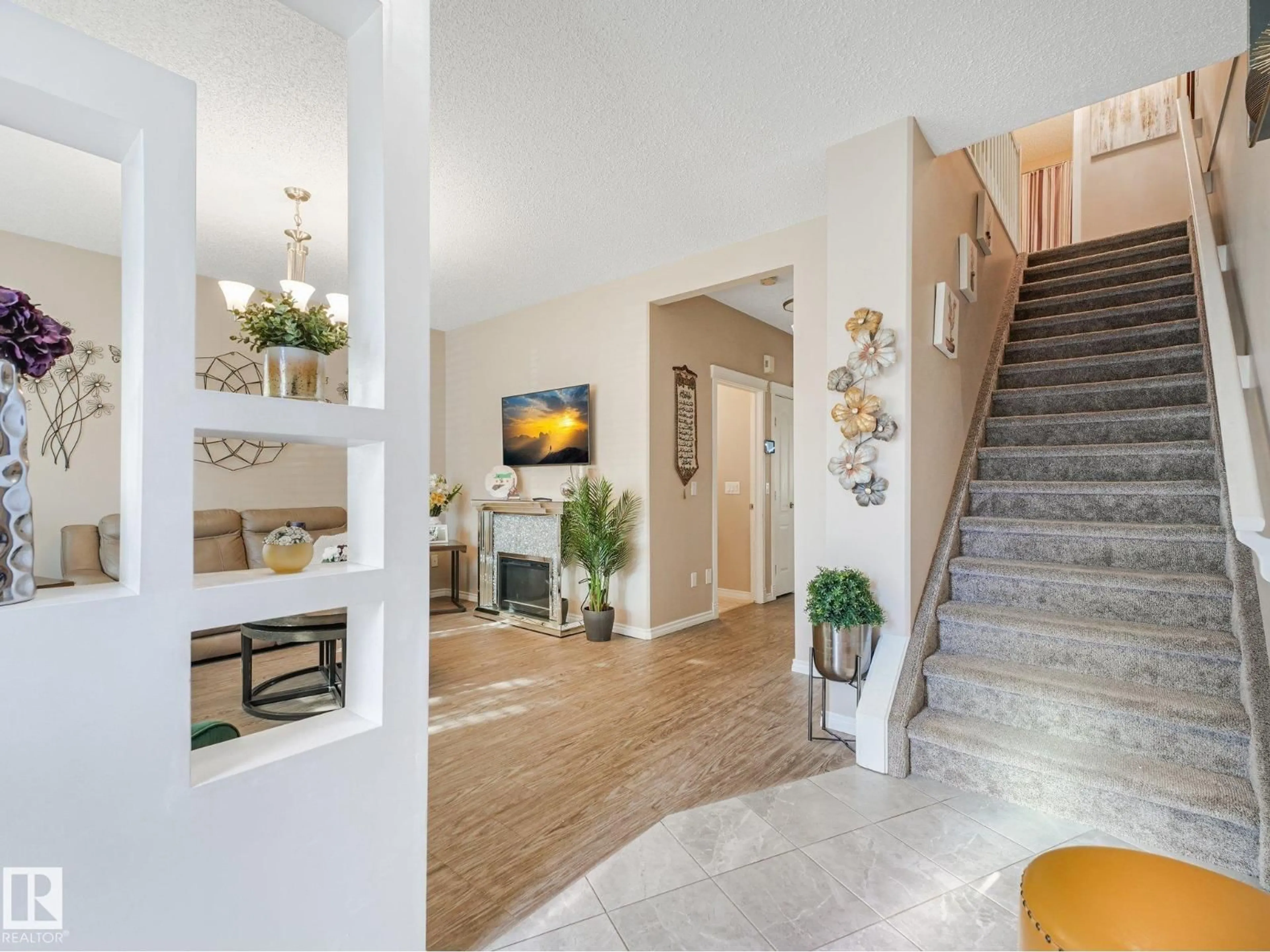 Indoor entryway for 1780 - 48 GLASTONBURY BV, Edmonton Alberta T5T6P9