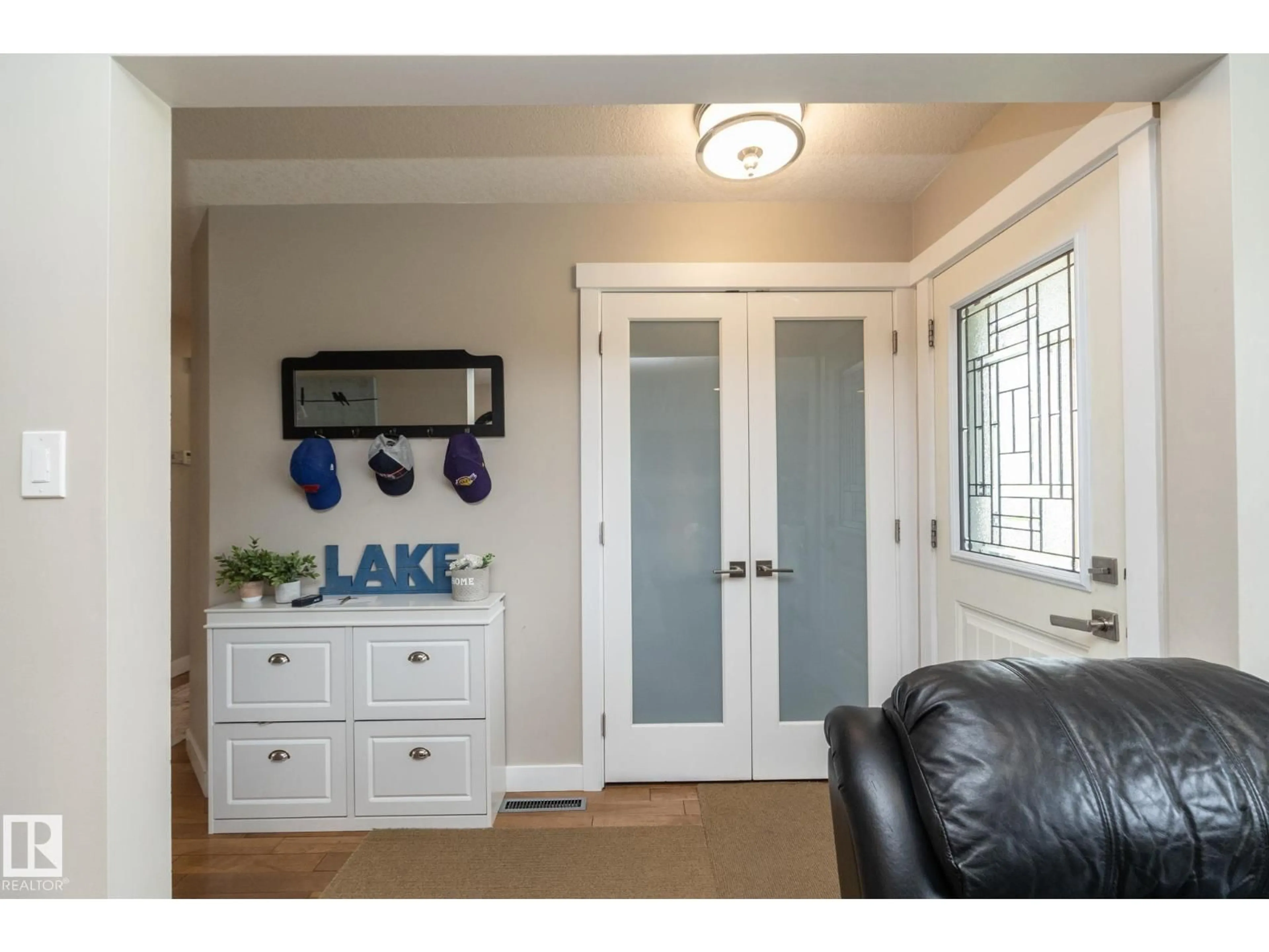 Indoor entryway for NW - 10623 75 ST, Edmonton Alberta T6A2Z8