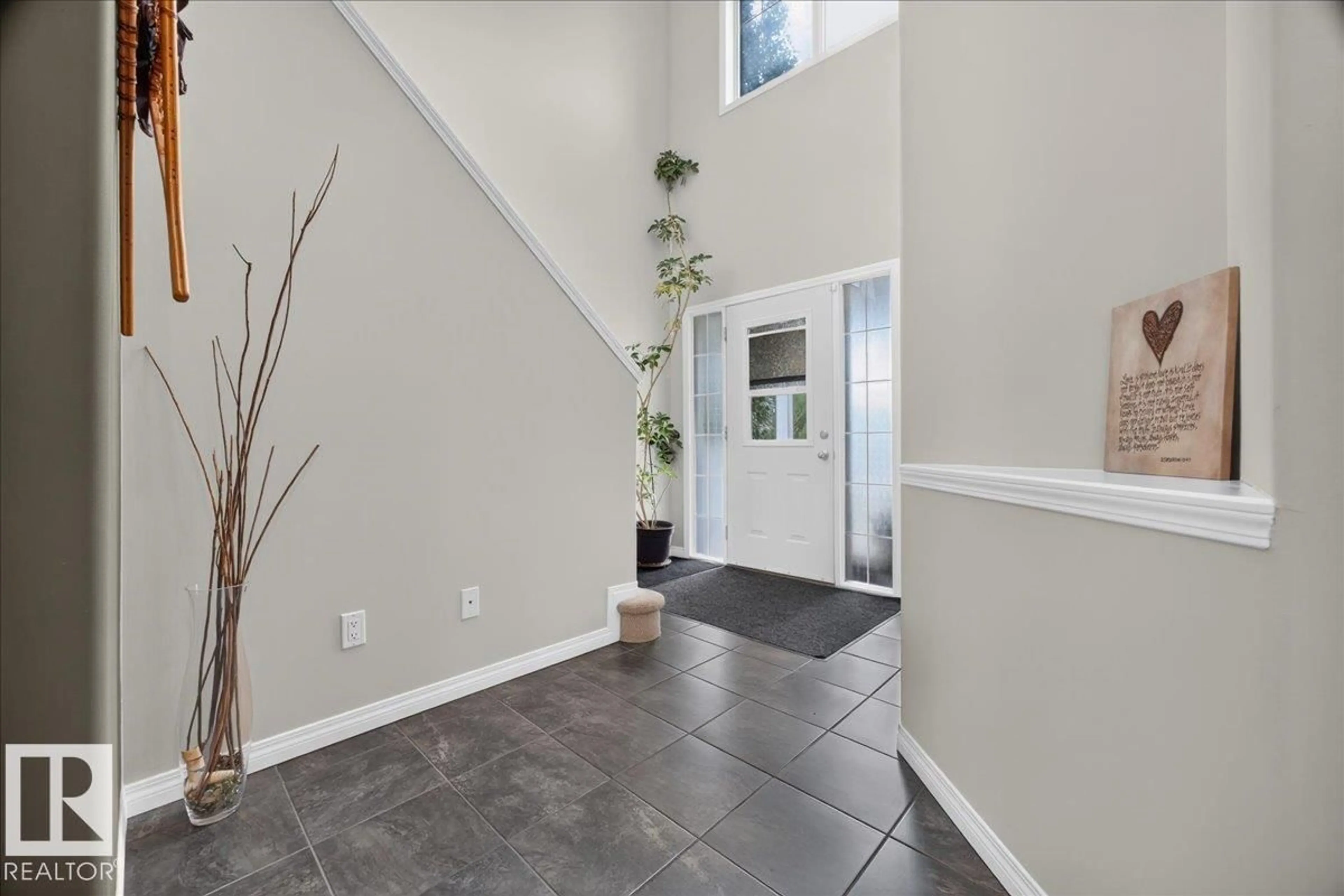 Indoor entryway for 52 LANDING TRAIL DR, Gibbons Alberta T0A1N0