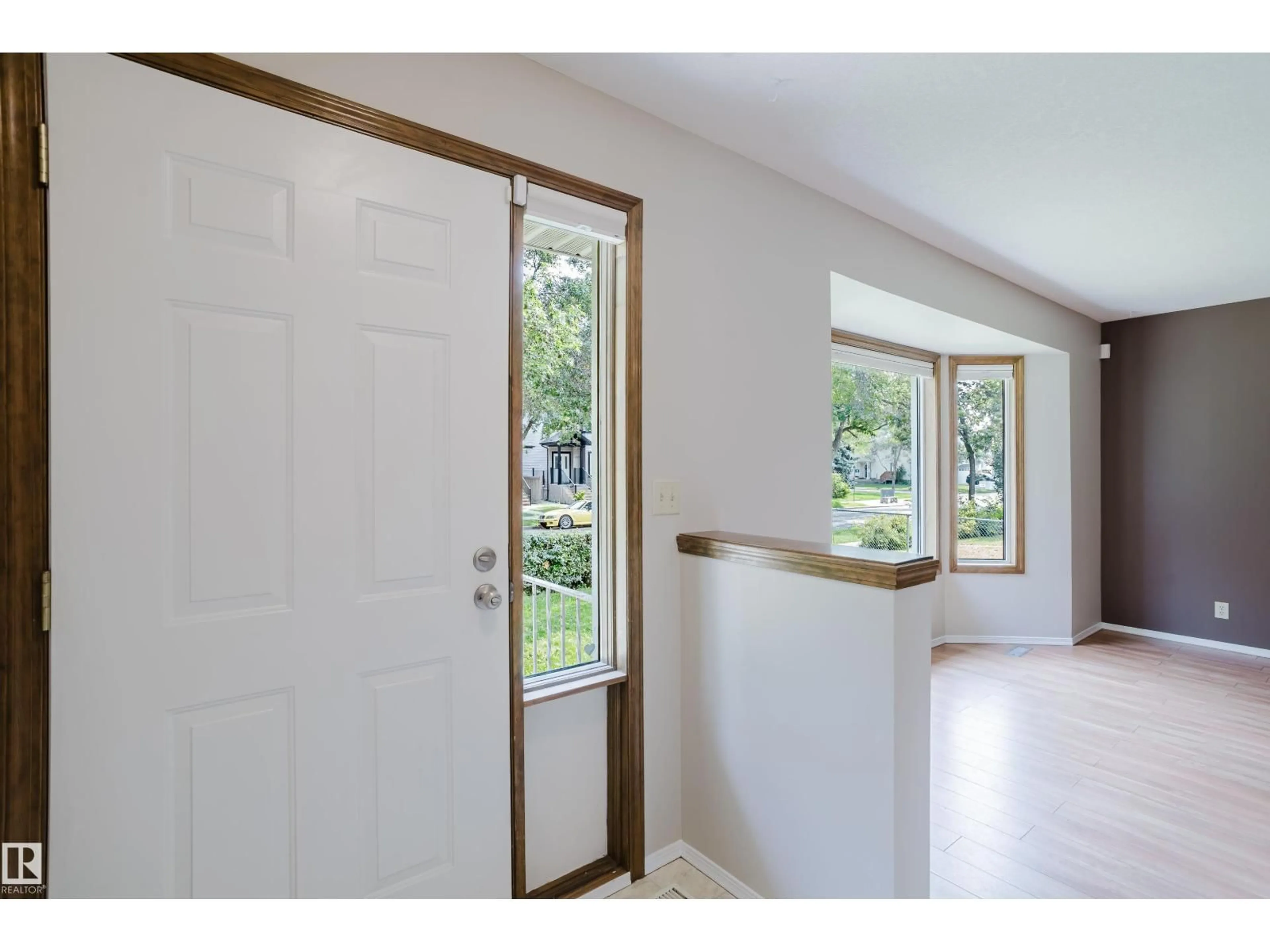 Indoor entryway for 9220 92 ST, Edmonton Alberta T6C3R5