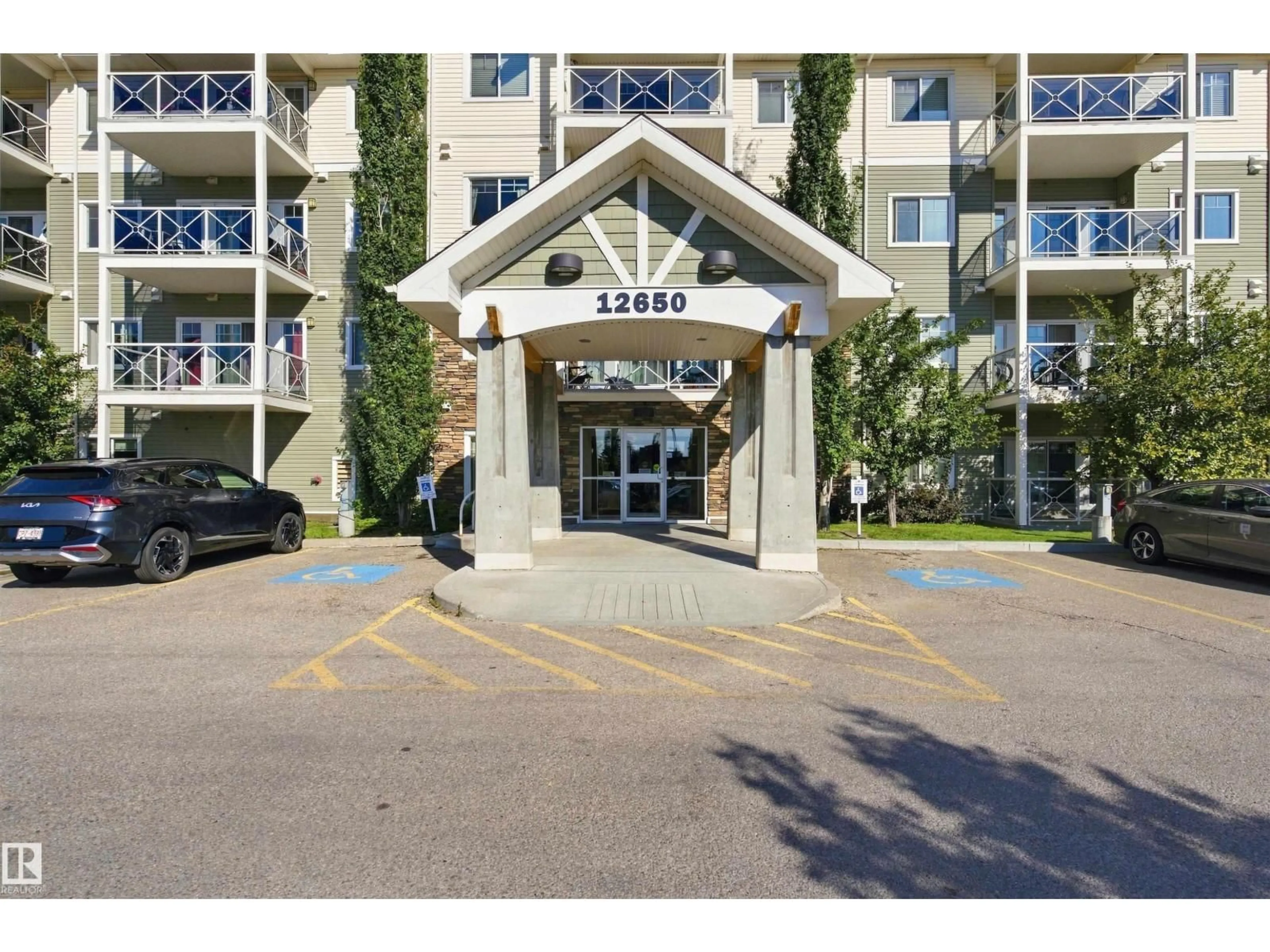 Indoor foyer for #406 - 12650 142 AV, Edmonton Alberta T5X0J4