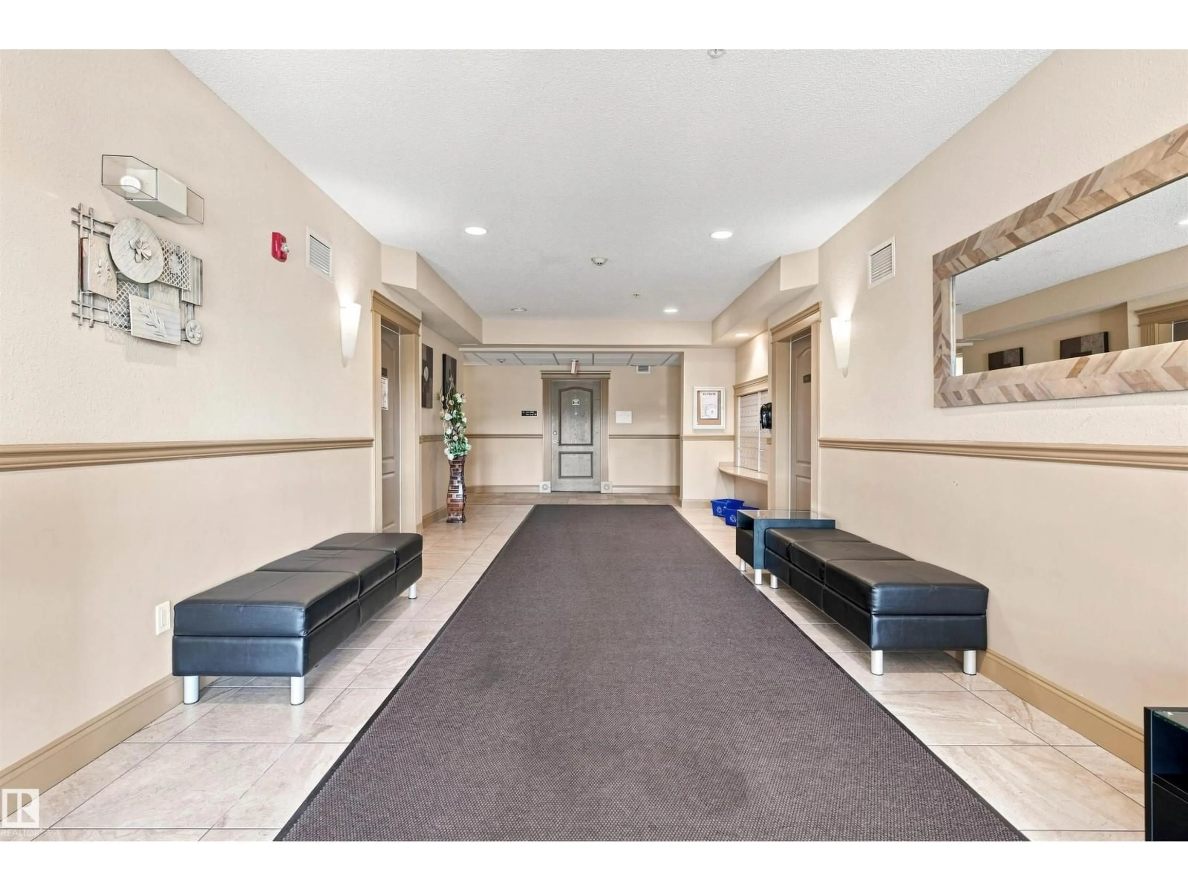 Indoor foyer for #406 - 12650 142 AV, Edmonton Alberta T5X0J4