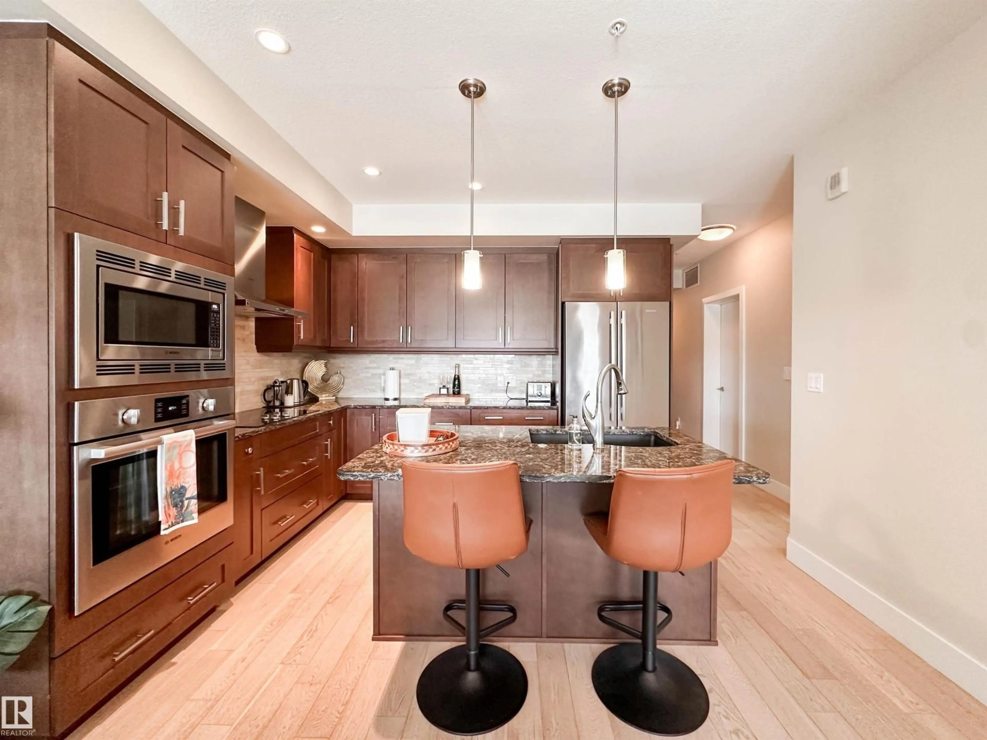 Contemporary kitchen, unknown for 200 - 718 BELLEROSE DR, St. Albert Alberta T8N7P7