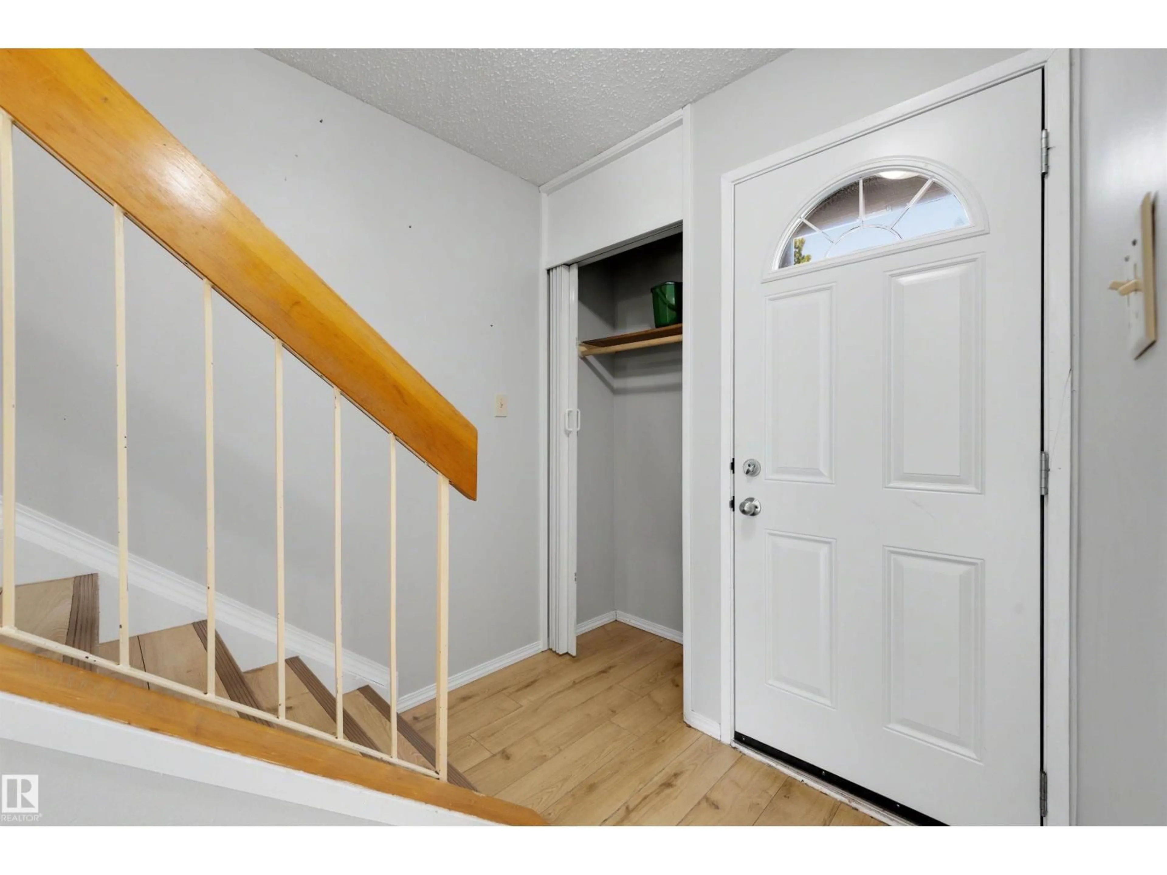 Indoor entryway for NW - 12080 25 AV, Edmonton Alberta T6J4L3